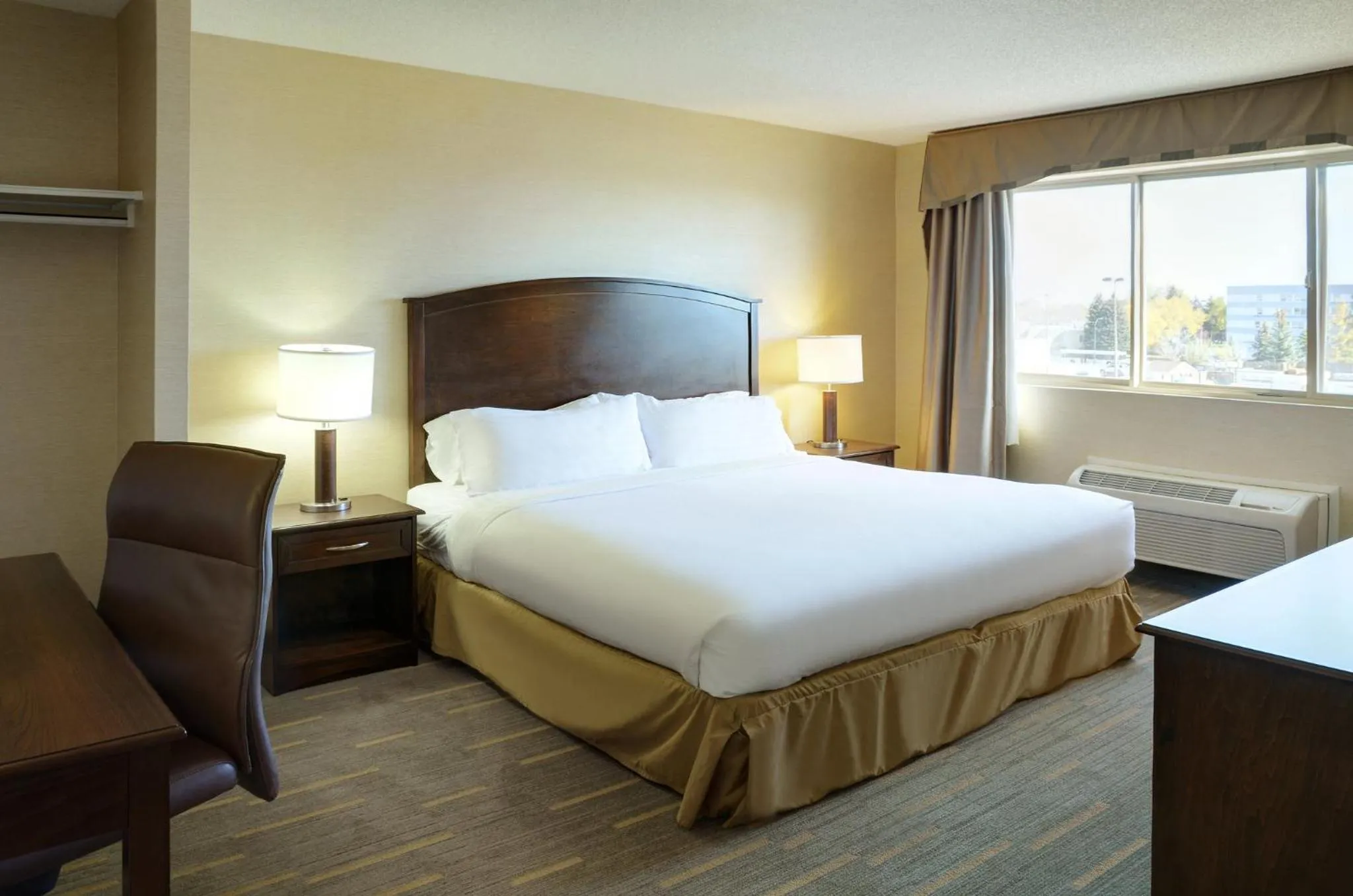 Photo of the whole room, Bed in Holiday Inn Lethbridge by IHG