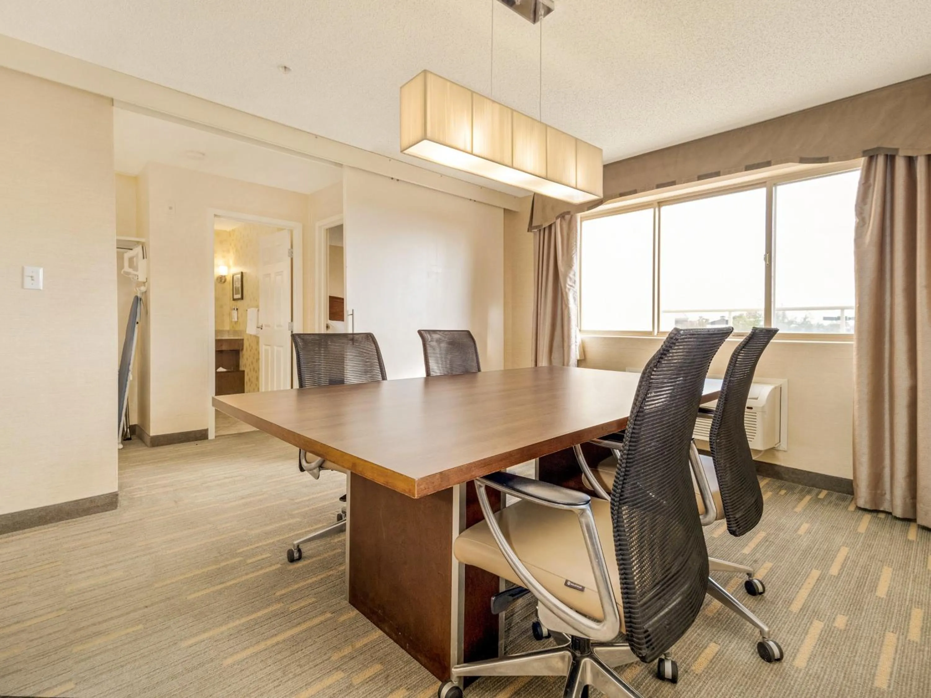 Photo of the whole room in Holiday Inn Lethbridge by IHG