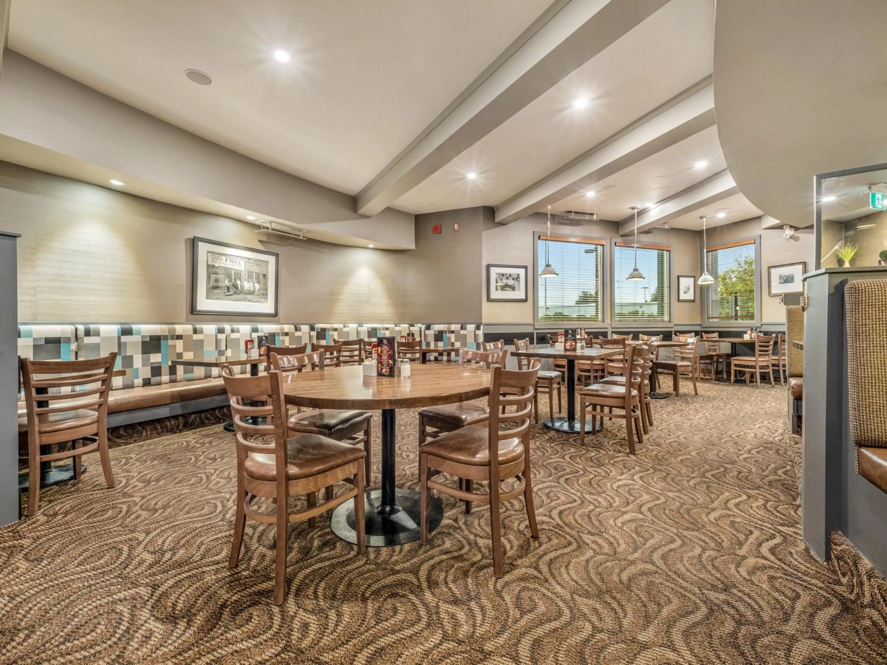 Restaurant/places to eat in Holiday Inn Lethbridge by IHG