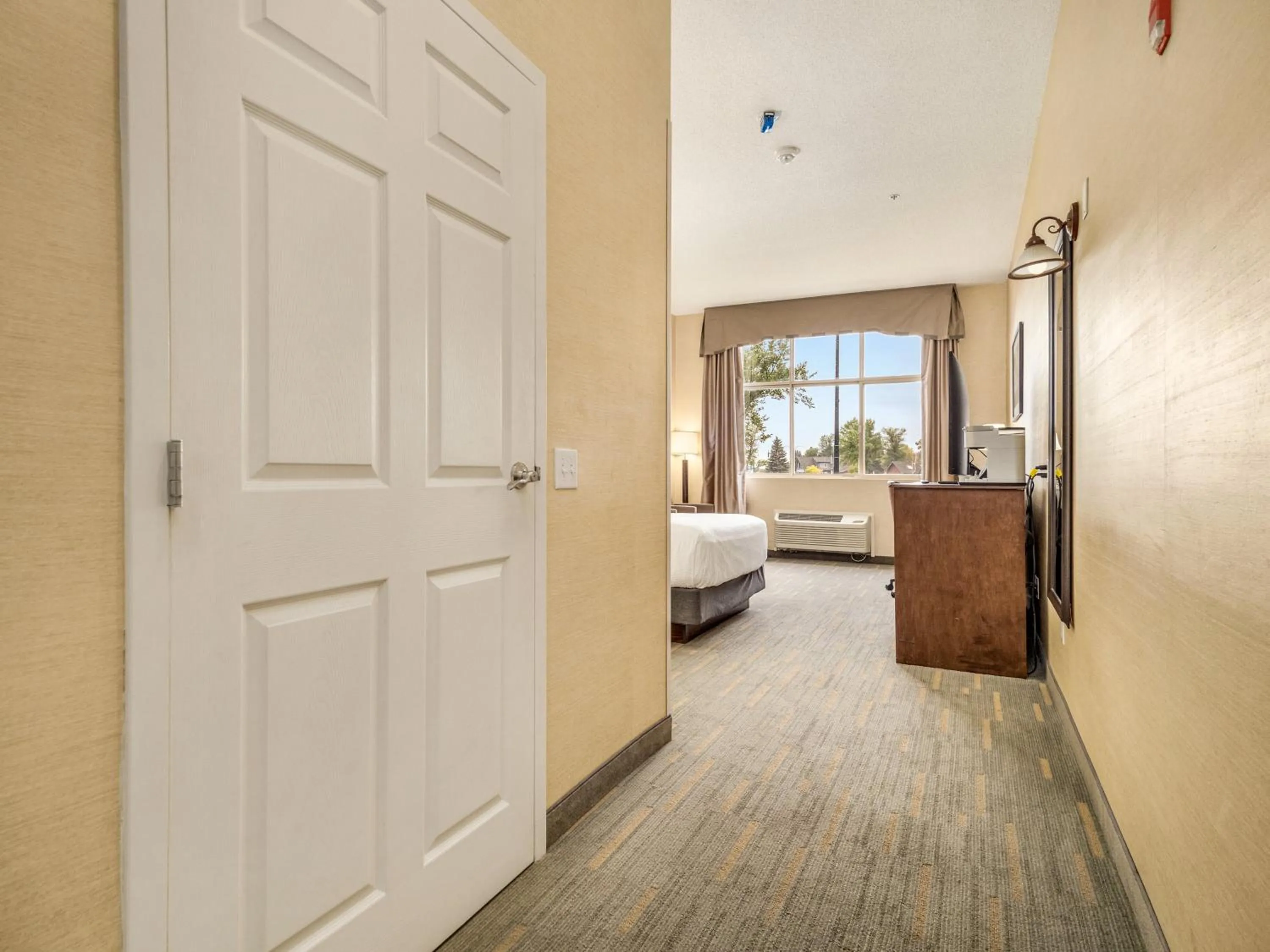 Photo of the whole room, Bed in Holiday Inn Lethbridge by IHG