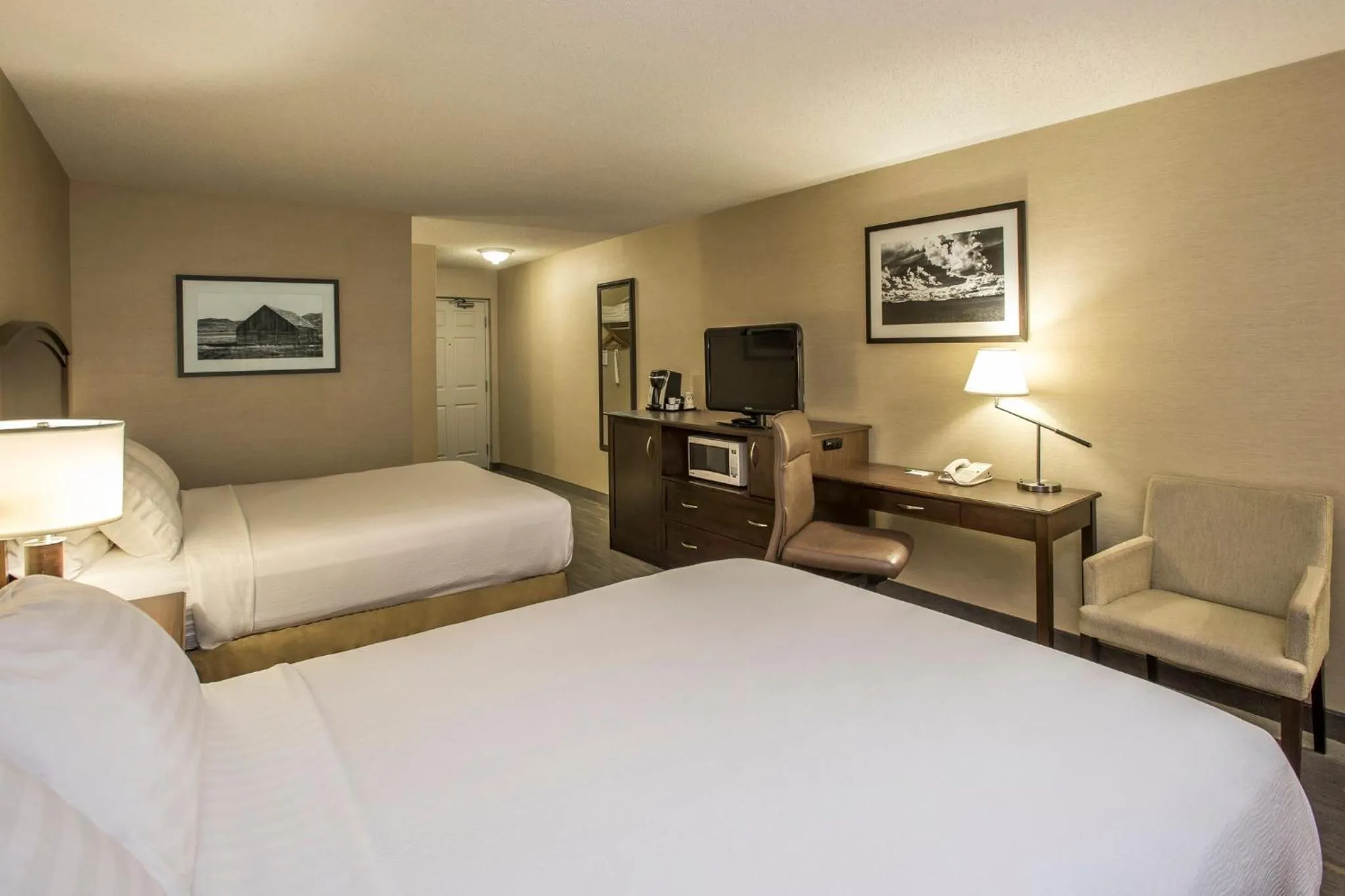 Photo of the whole room, Bed in Holiday Inn Lethbridge by IHG