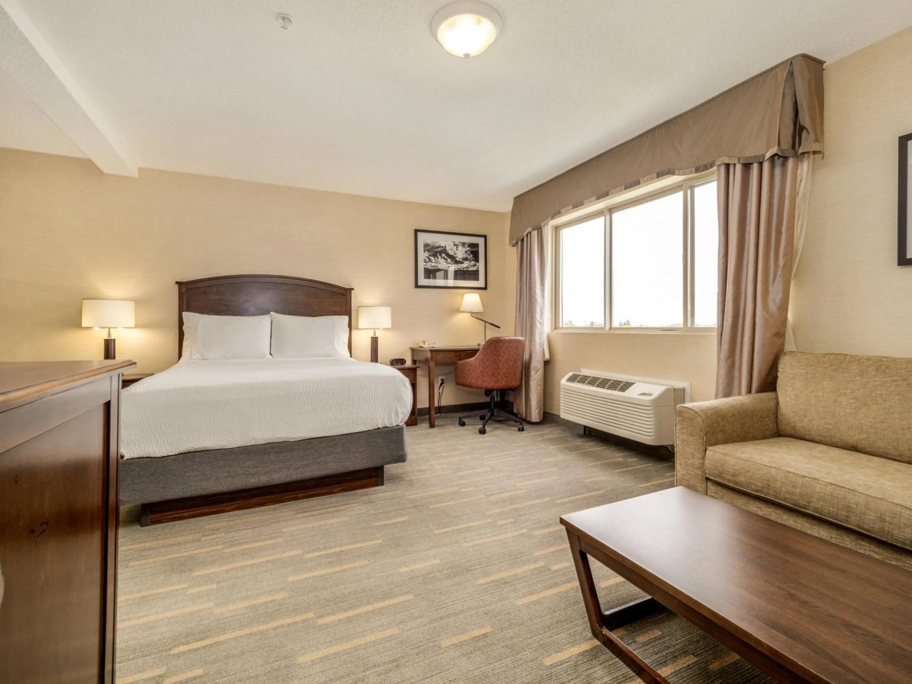 Photo of the whole room, Bed in Holiday Inn Lethbridge by IHG