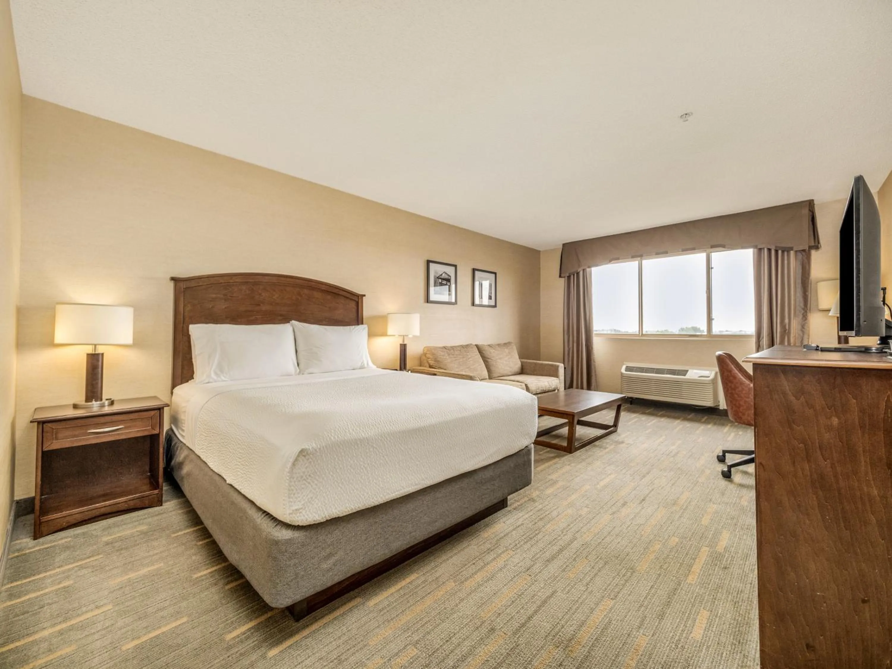 Living room, Bed in Holiday Inn Lethbridge by IHG