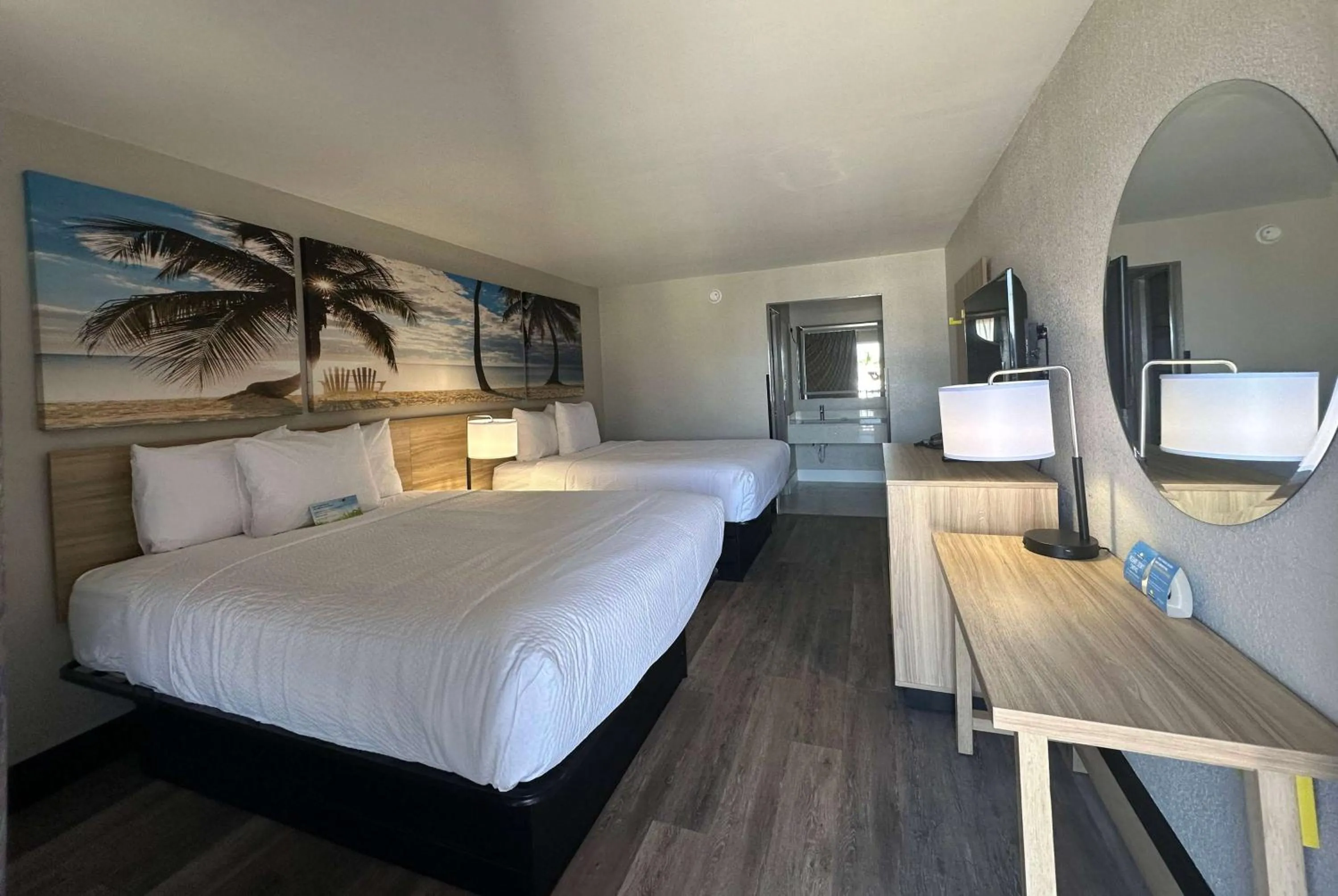 Photo of the whole room, Bed in Days Inn by Wyndham Fort Myers