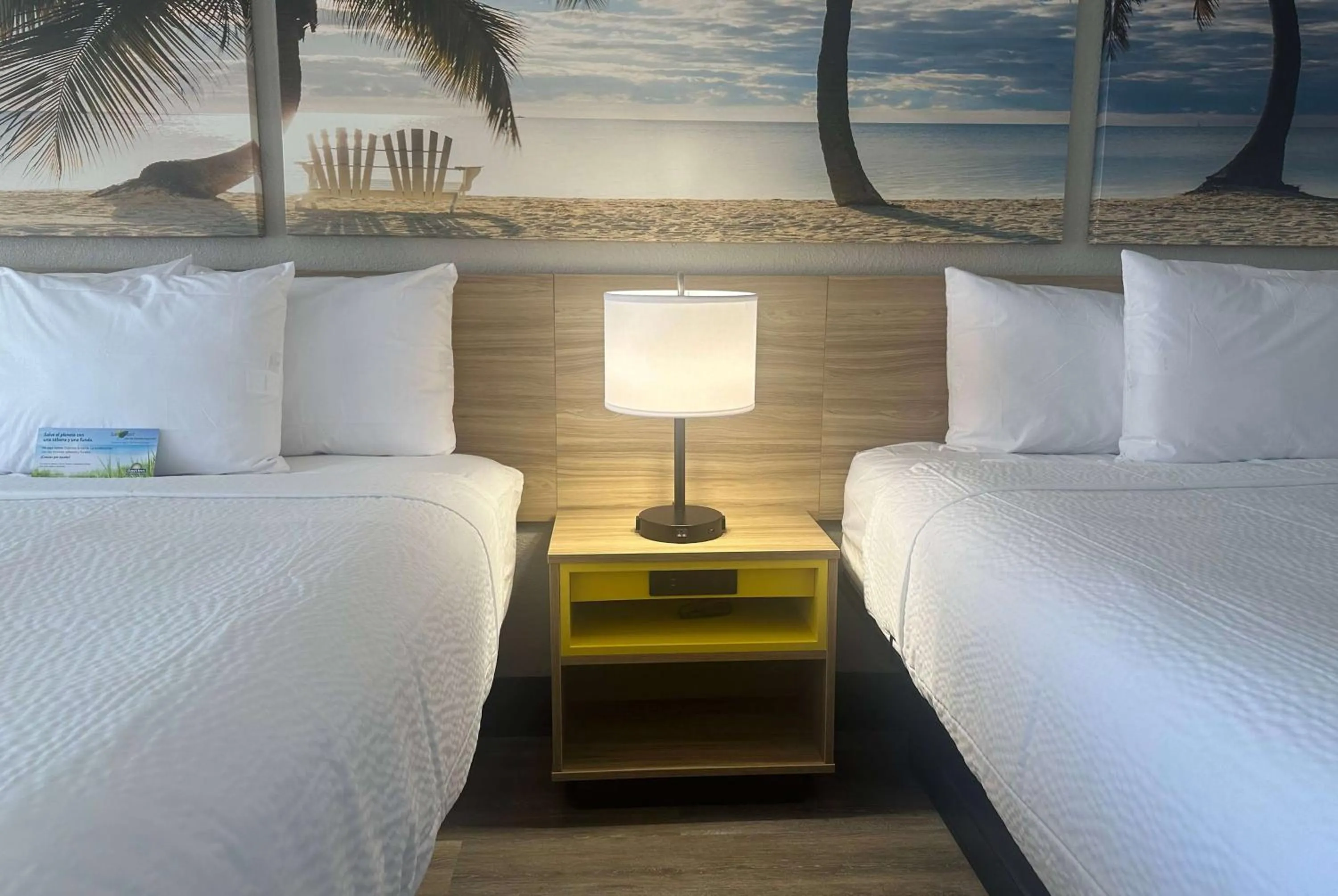 Photo of the whole room, Bed in Days Inn by Wyndham Fort Myers