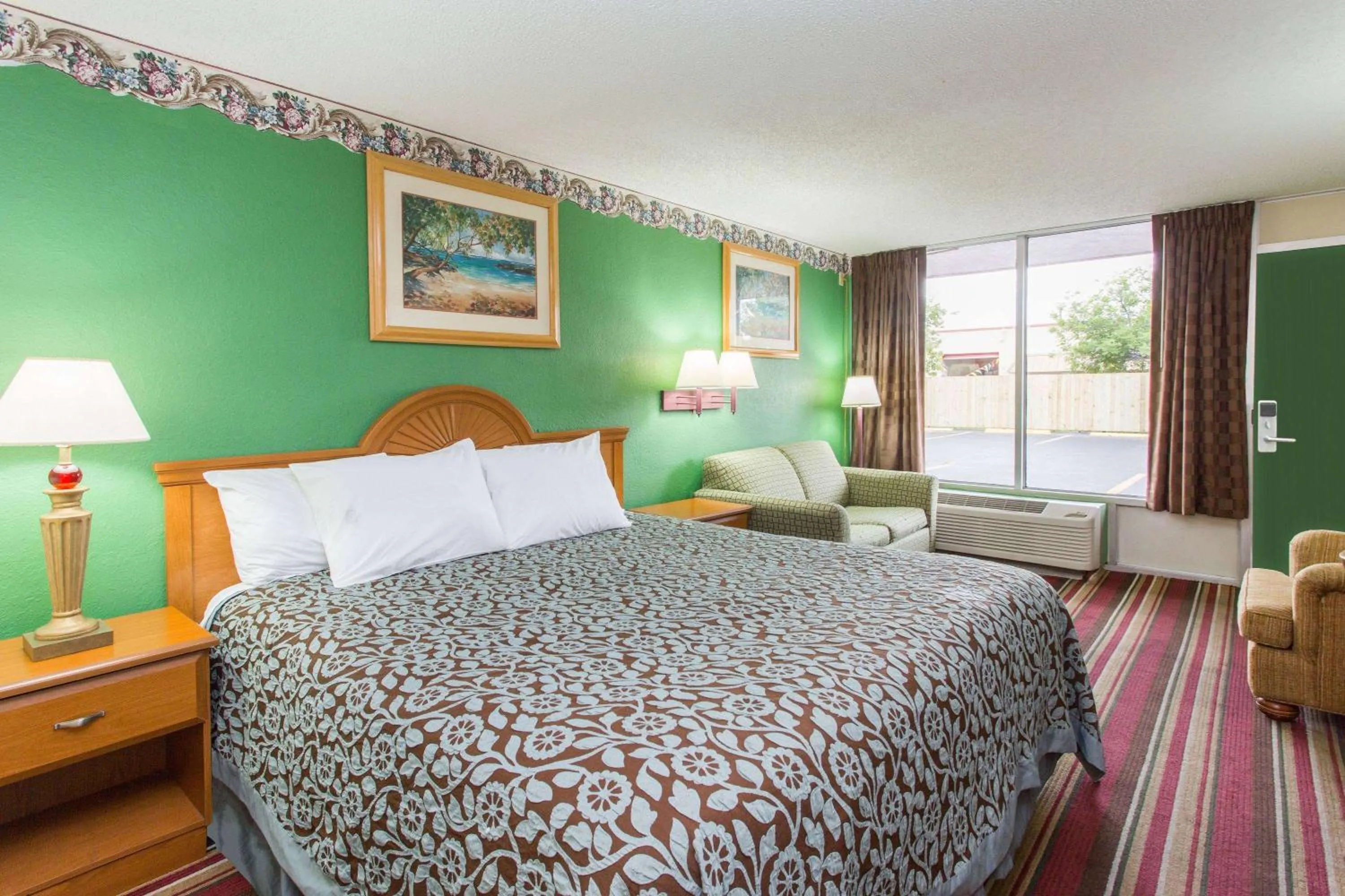 Photo of the whole room, Bed in Days Inn by Wyndham Fort Myers