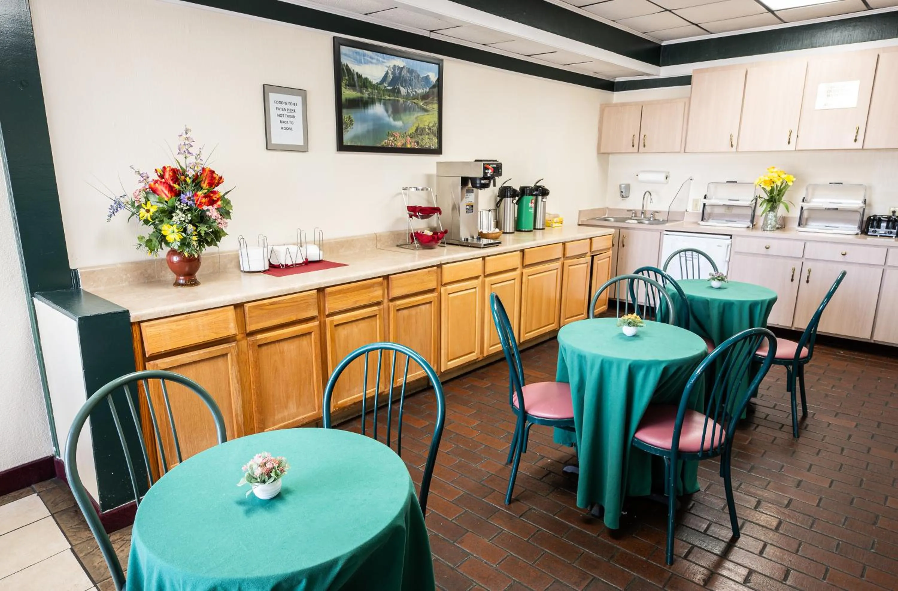 Coffee/tea facilities in Select Inn Murfreesboro