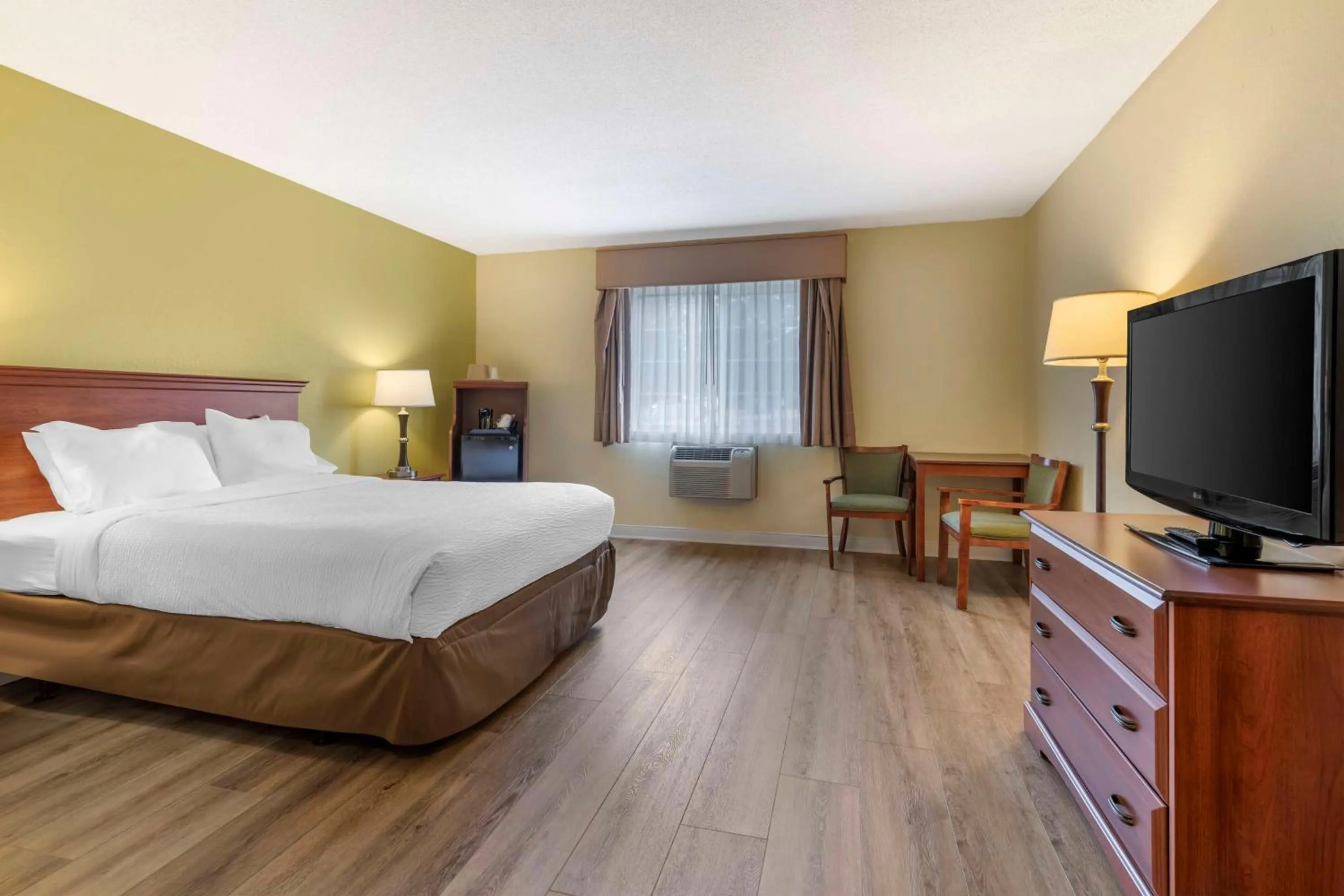 Bedroom, Bed in Best Western York Inn