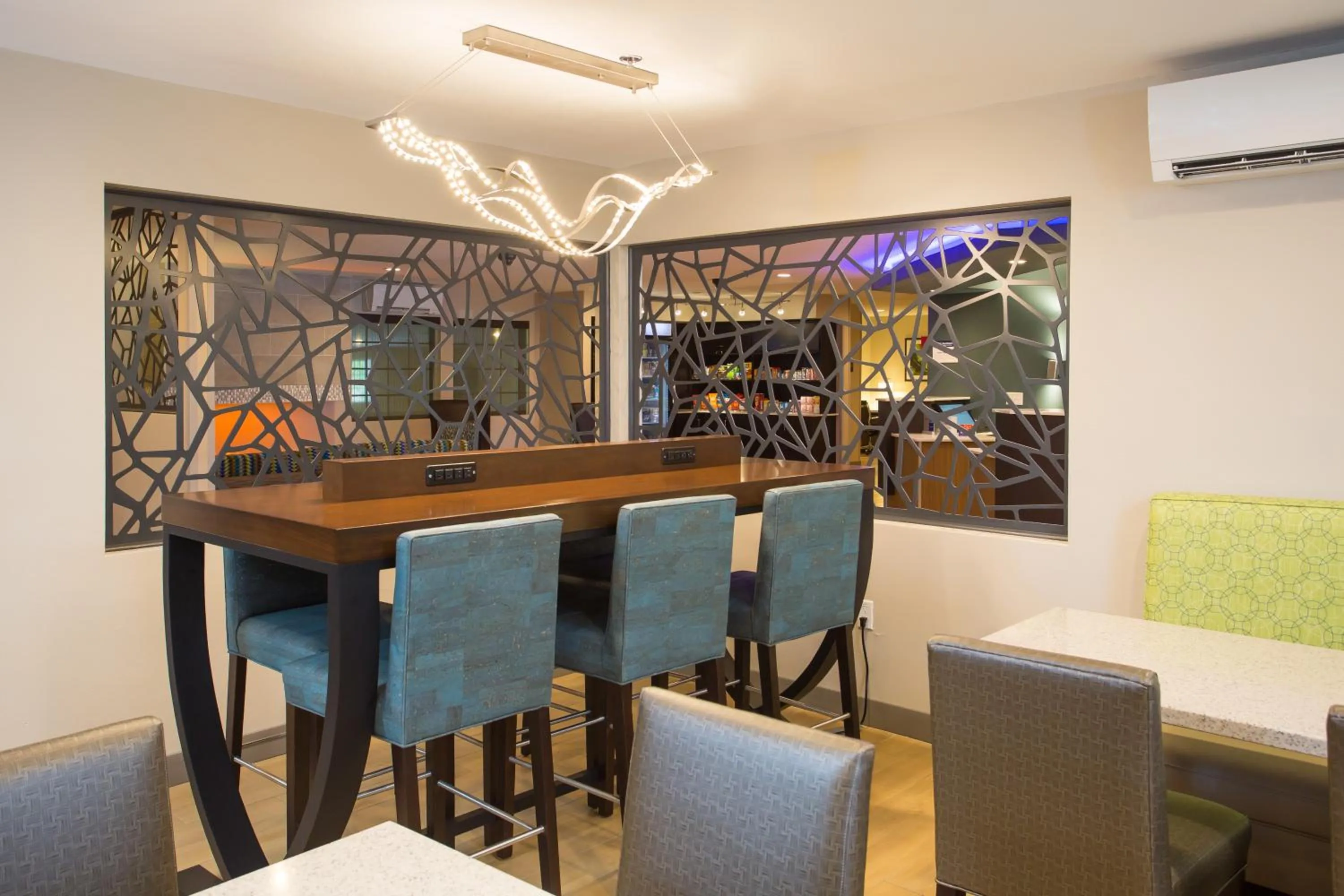 Dining area in Best Western York Inn