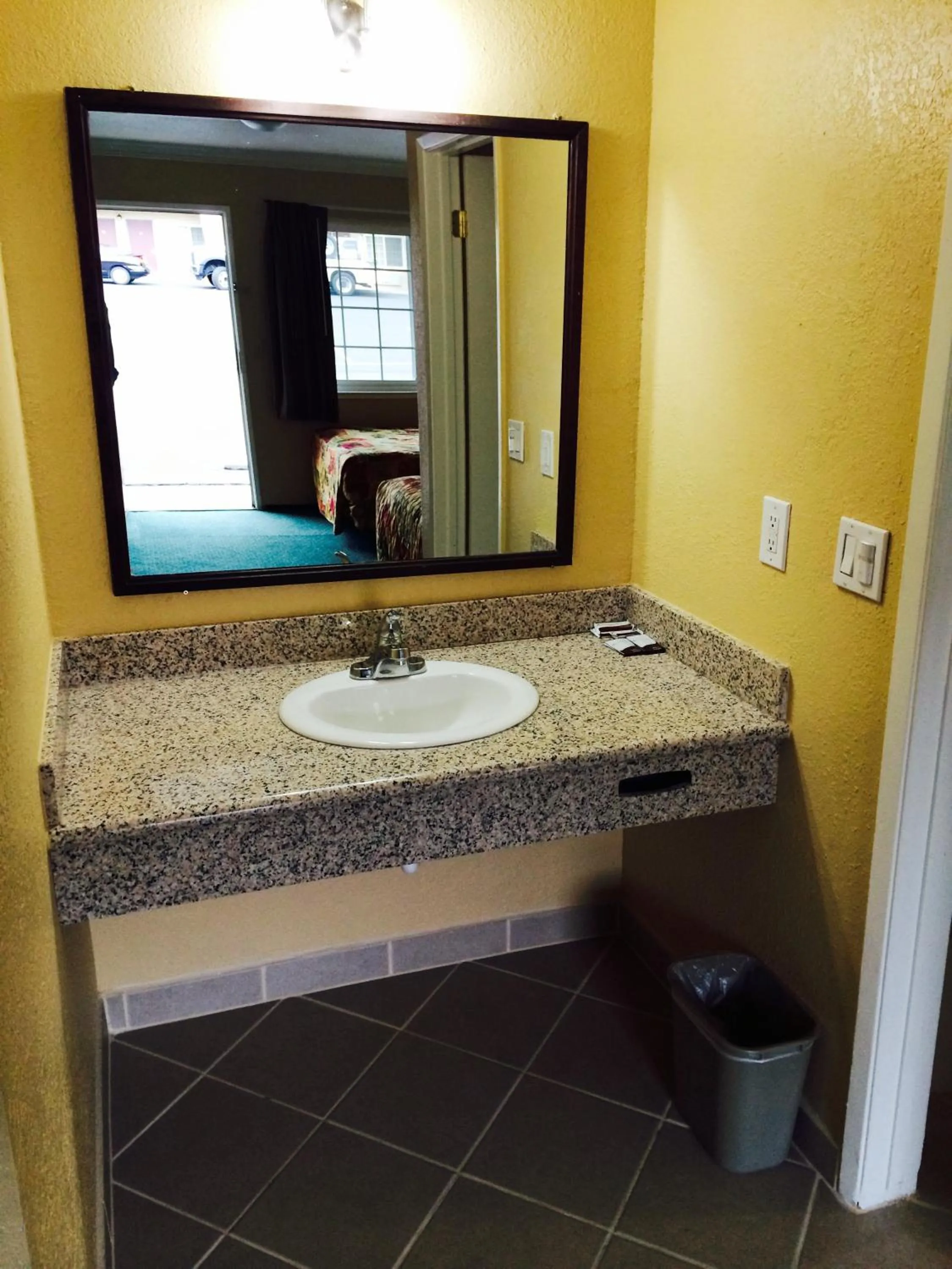 Shower in Best 5 Motel