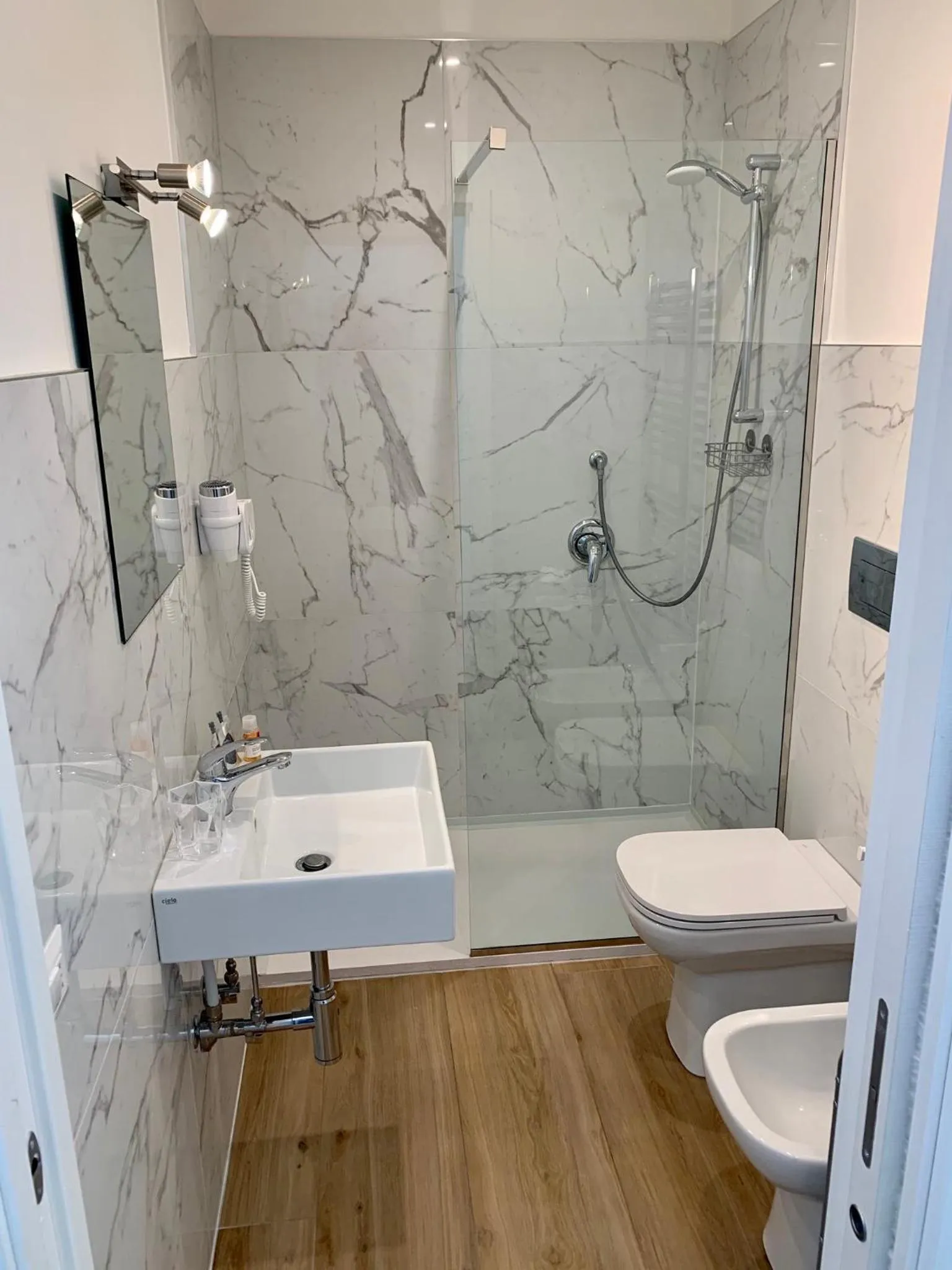 Shower in Le Marinelle Aff Trani