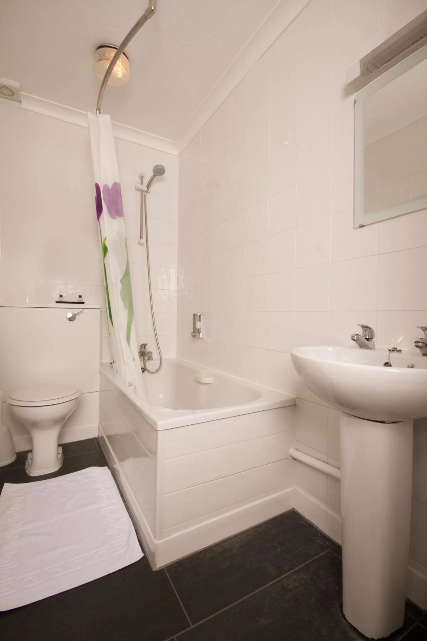 Bathroom in Travelrest Fareham Solent Gateway