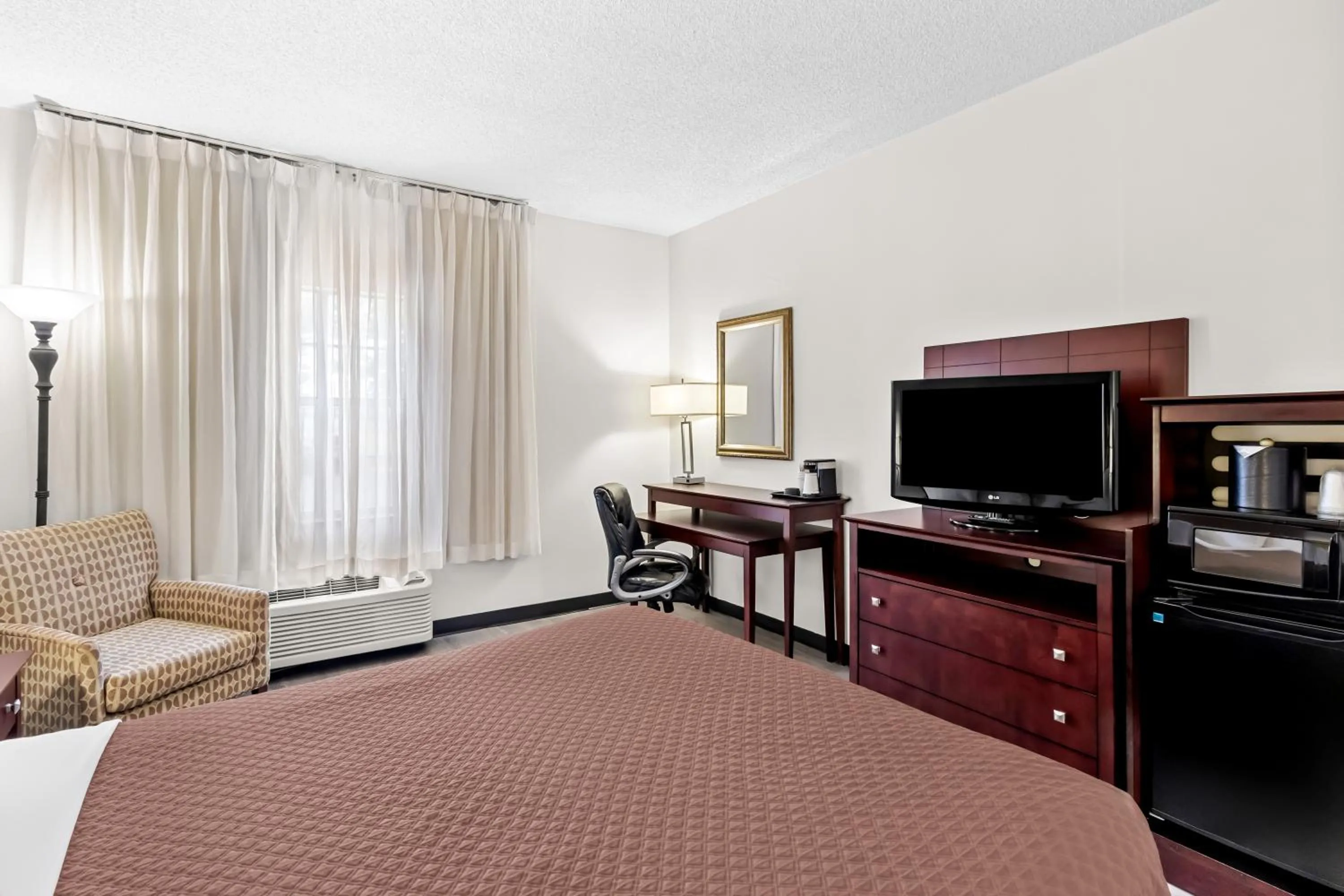 Bed in Red Lion Hotel Portland Airport