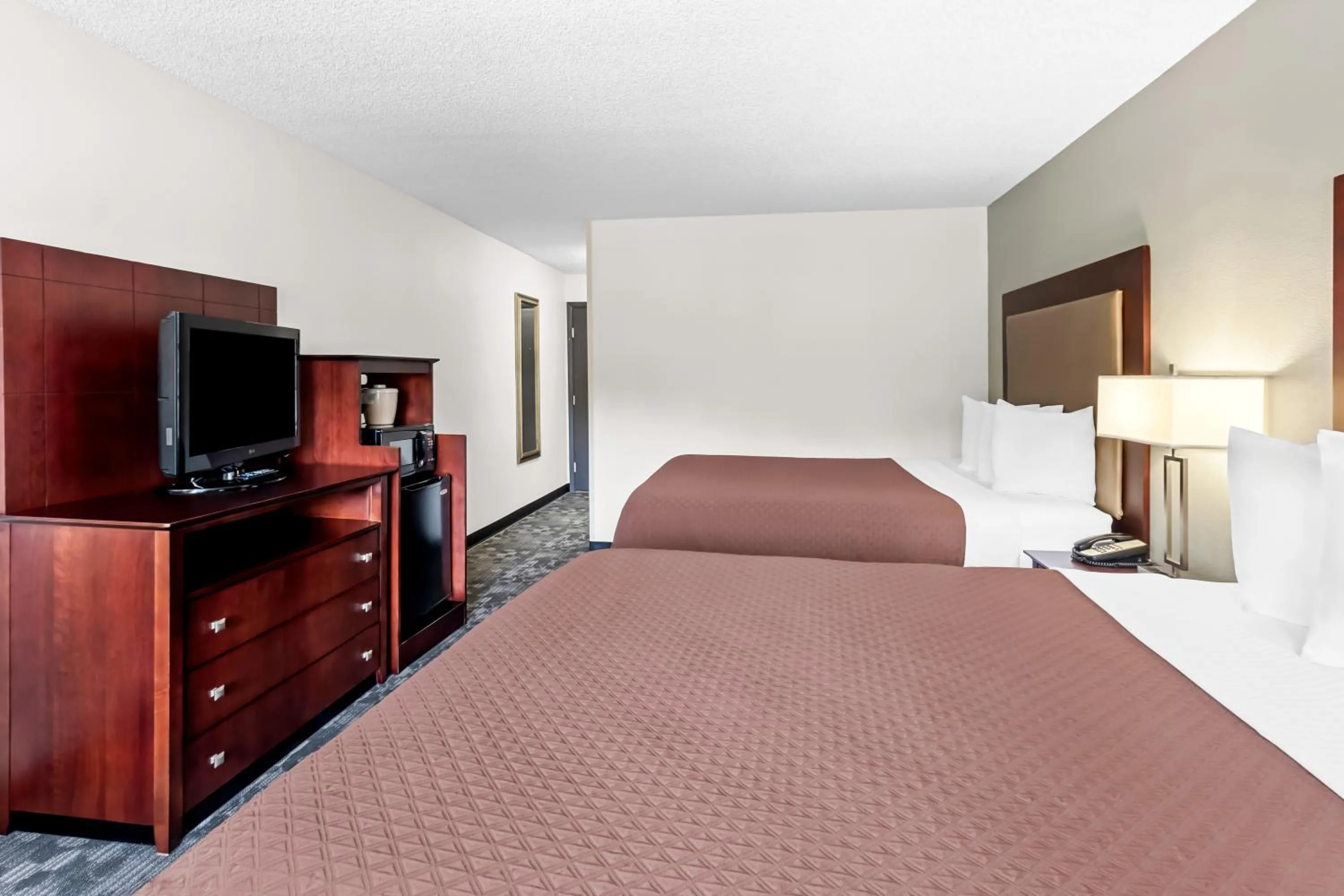 Bed in Red Lion Hotel Portland Airport