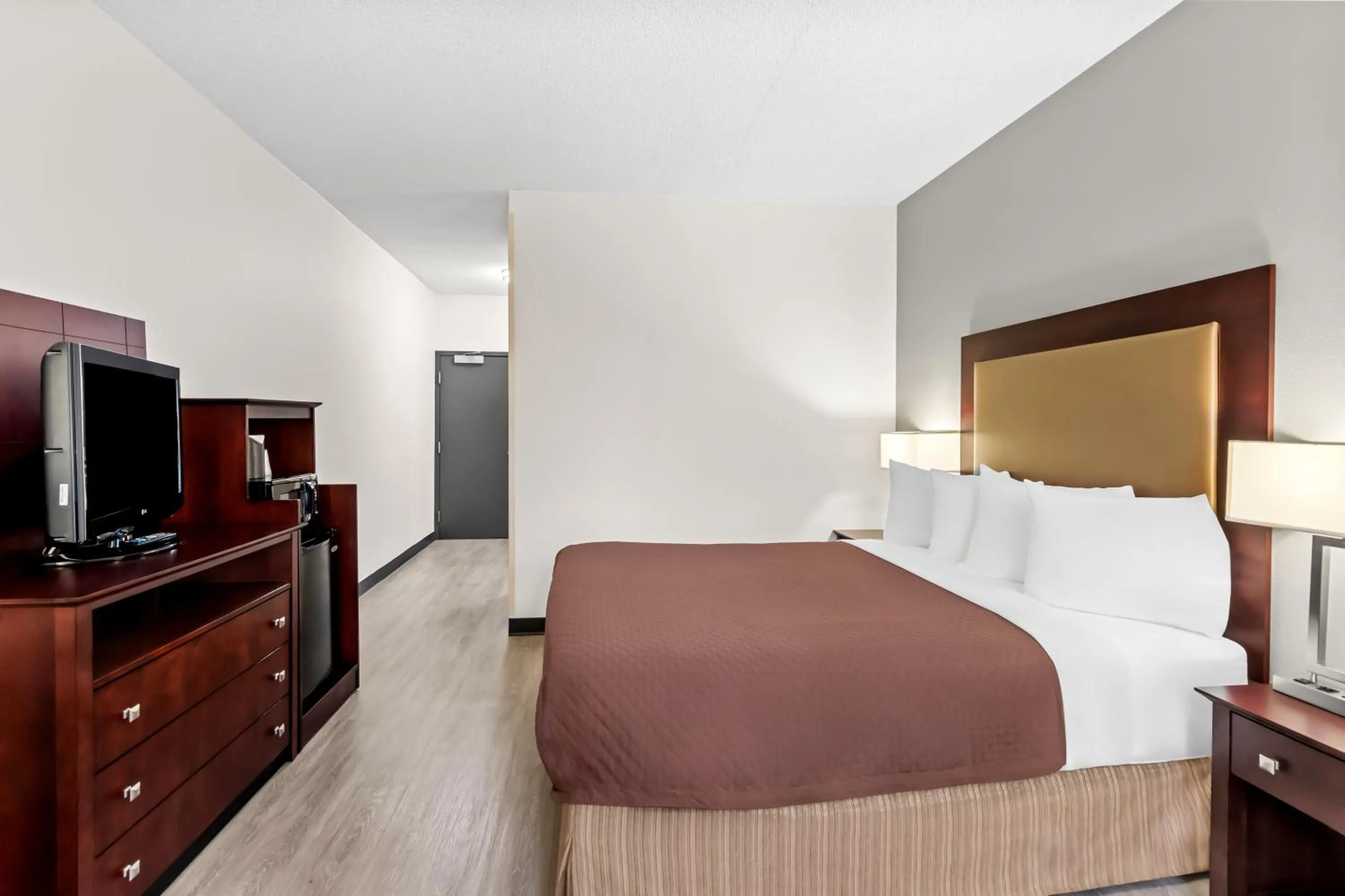 Bed in Red Lion Hotel Portland Airport