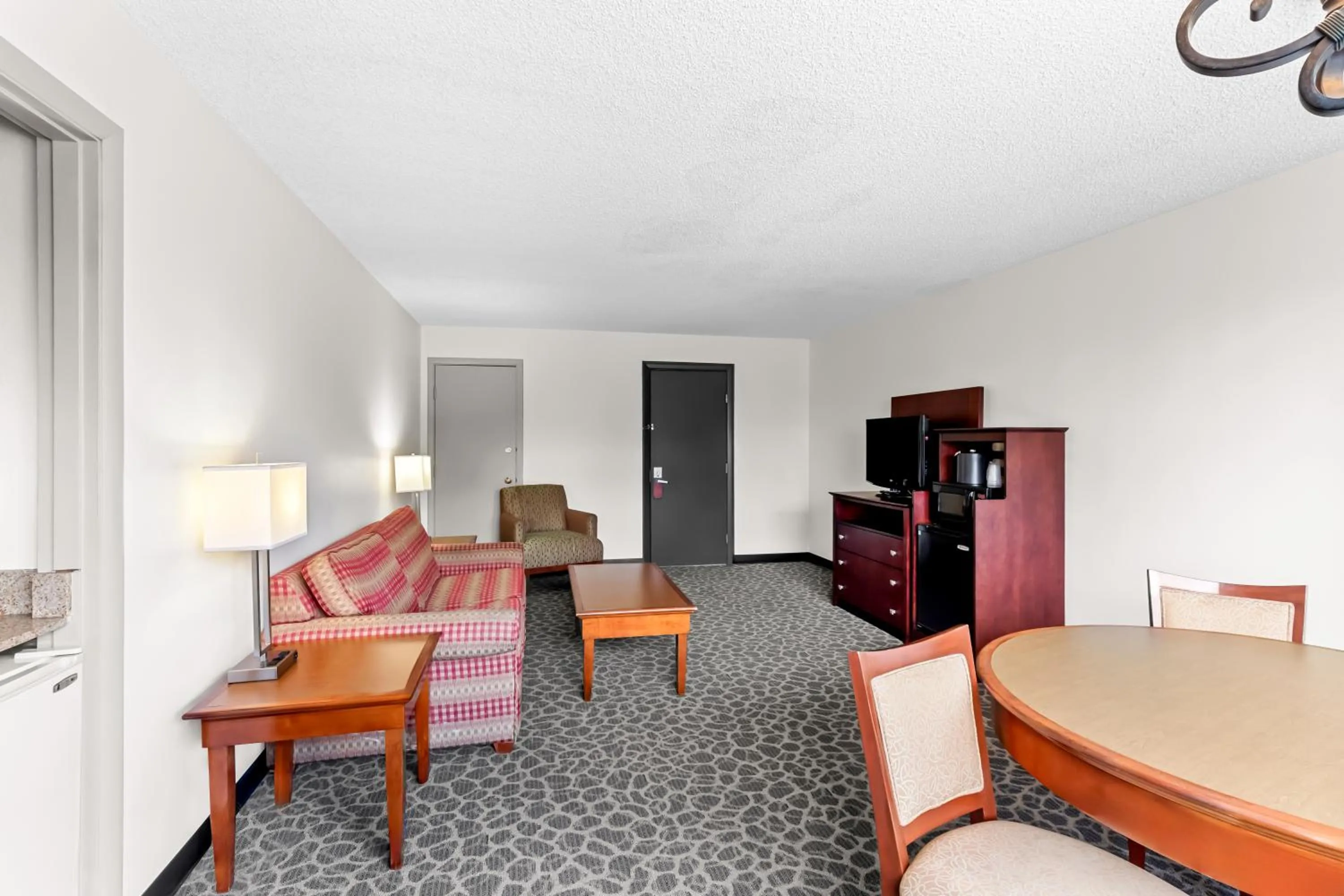 TV and multimedia in Red Lion Hotel Portland Airport