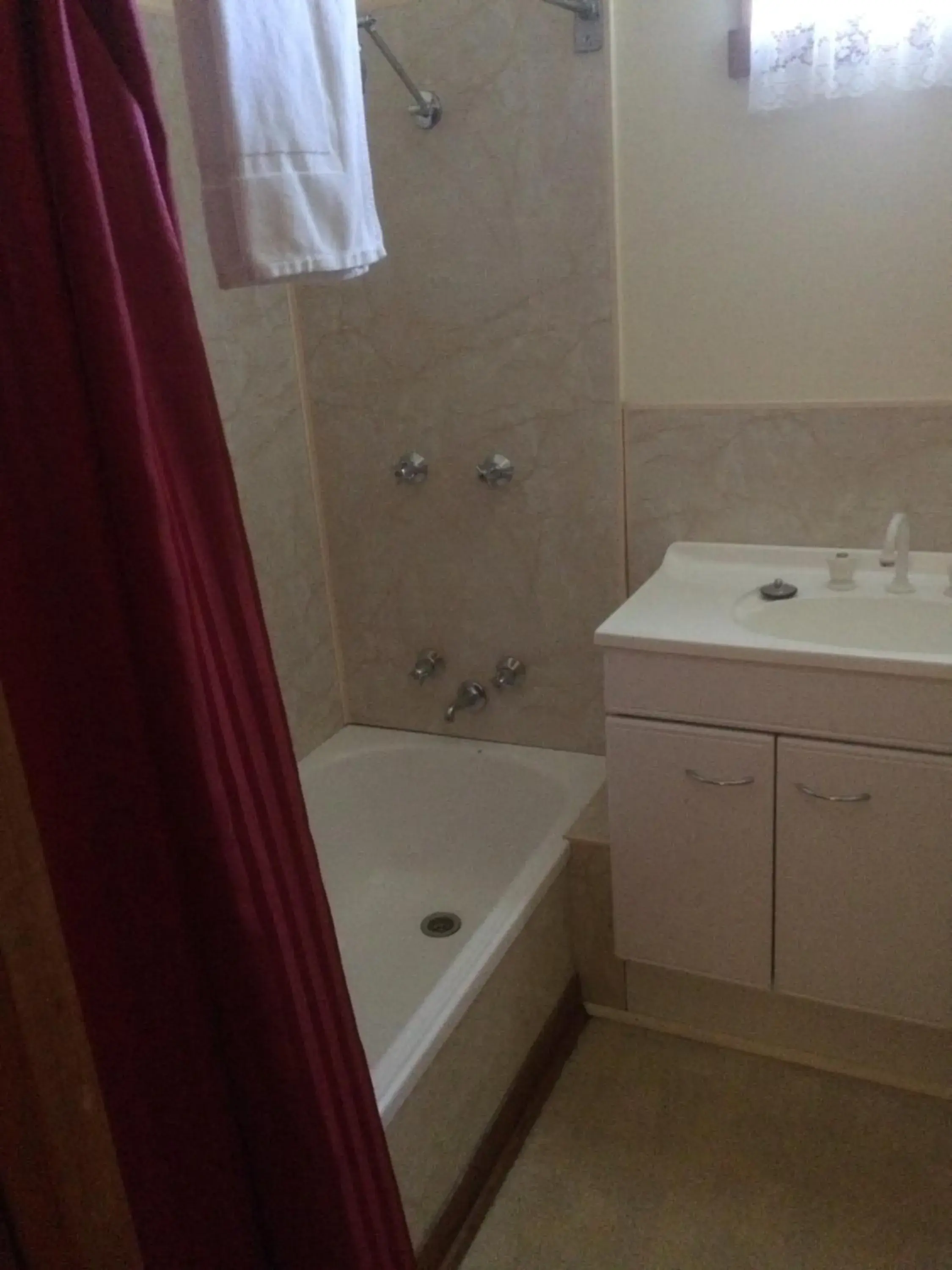 Standard One-Bedroom Magnolia Apartment in Marsden Court Apartments Standard One-Bedroom Magnolia Apartment in Marsden Court Apartments