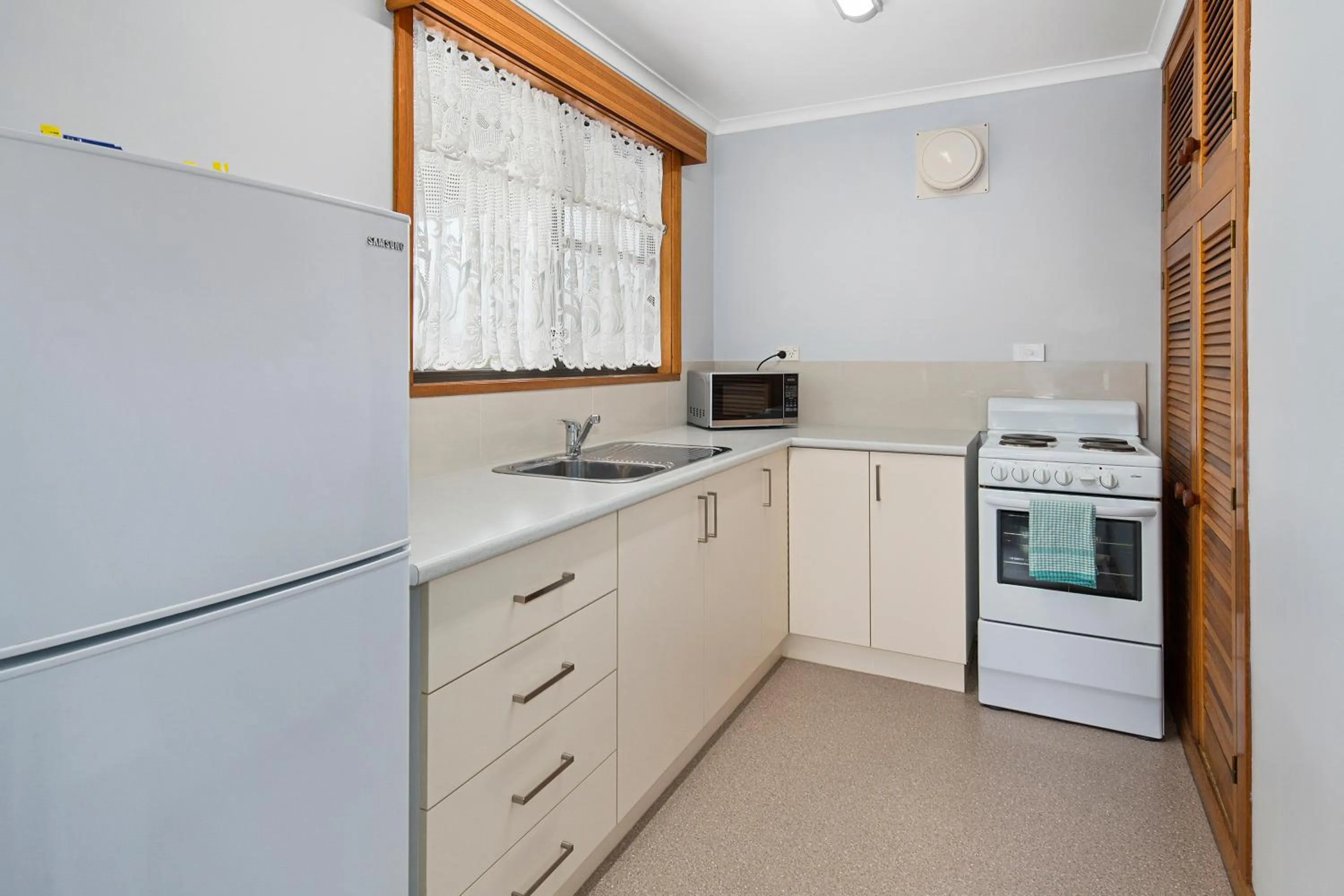Kitchen or kitchenette in Marsden Court Apartments