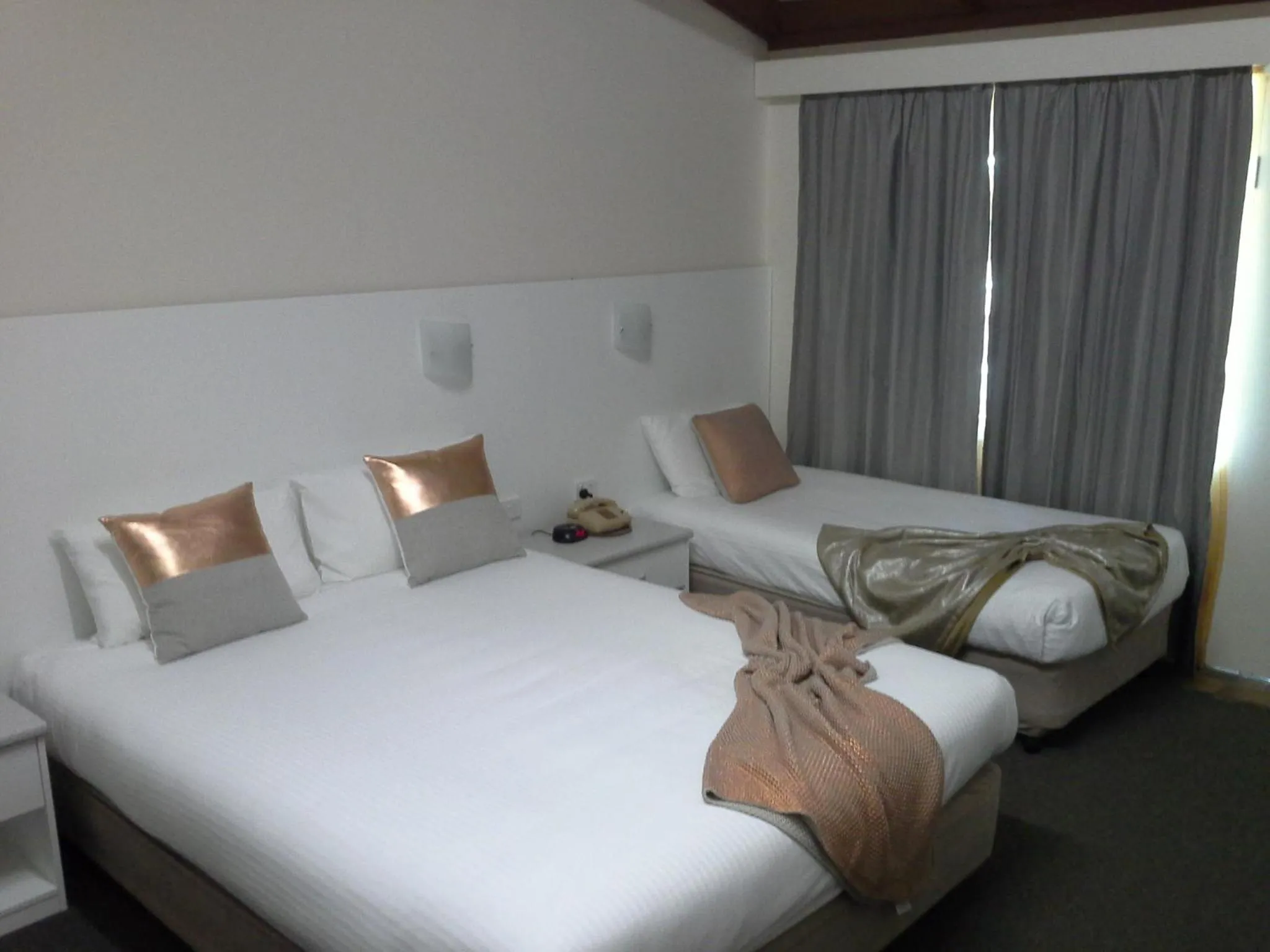 Photo of the whole room, Bed in Hideaway Motor Inn