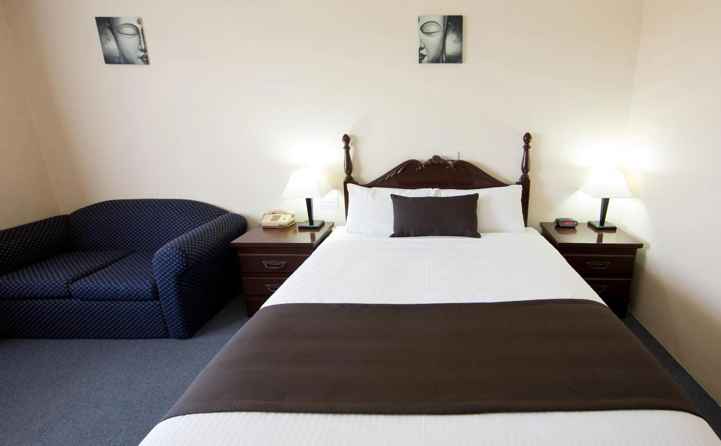 Photo of the whole room, Bed in Hideaway Motor Inn