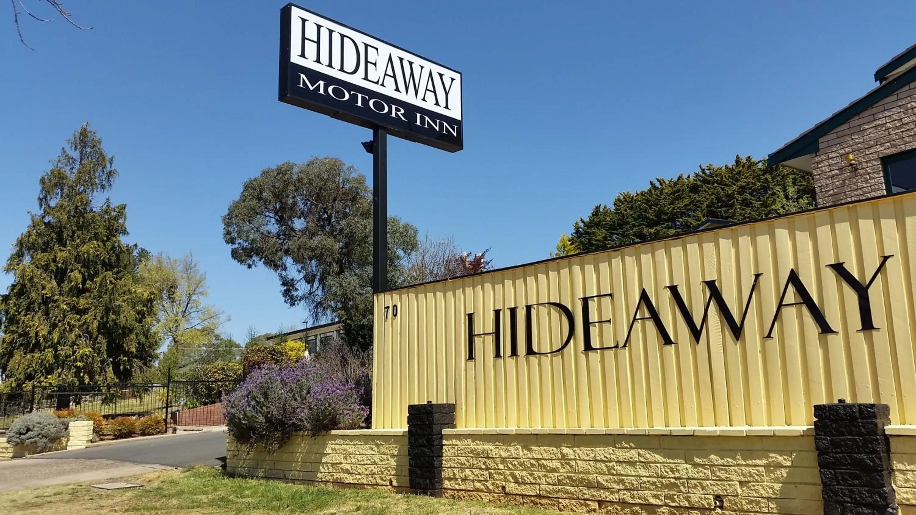 Facade/entrance in Hideaway Motor Inn