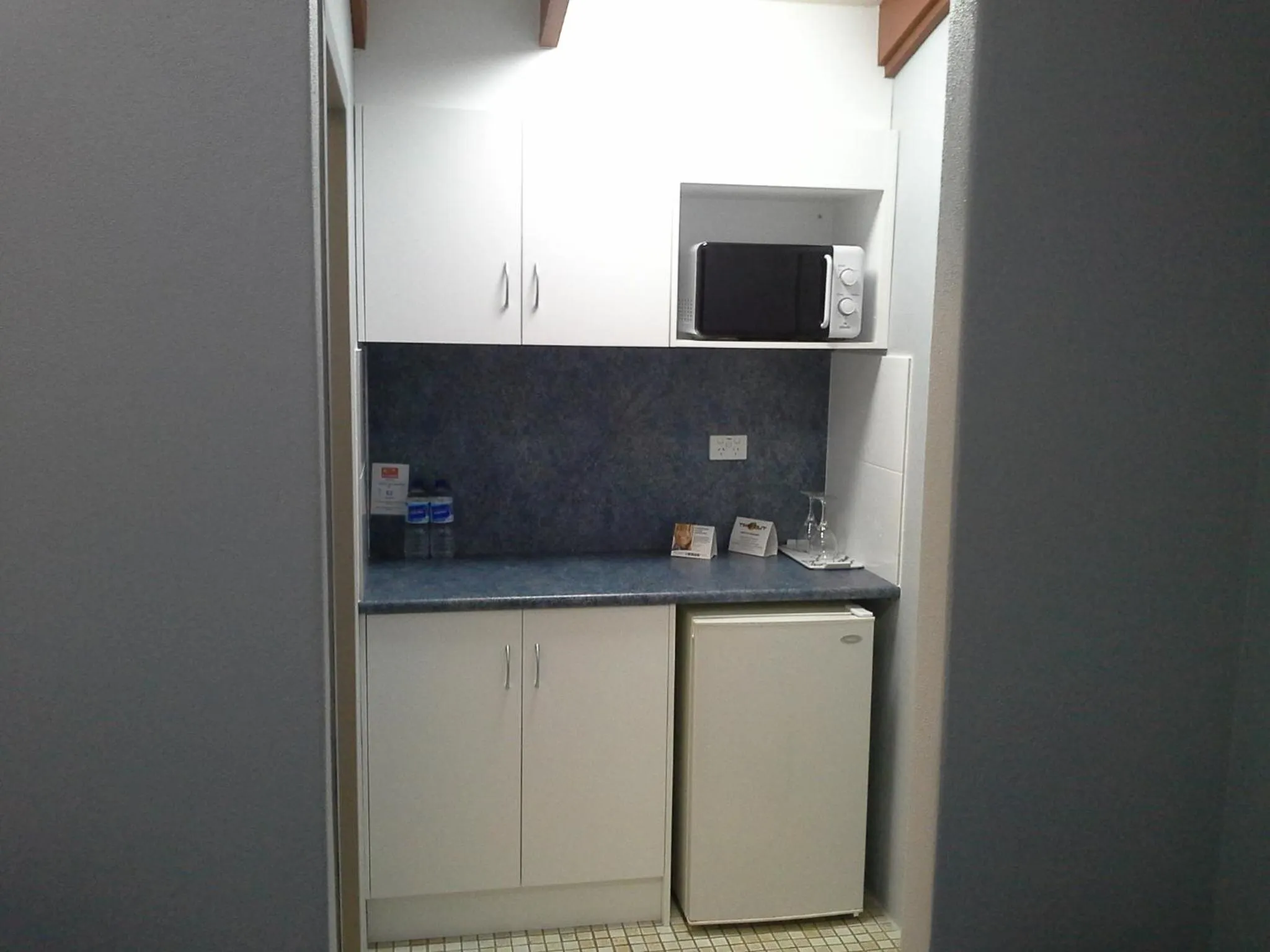 Kitchen or kitchenette in Hideaway Motor Inn