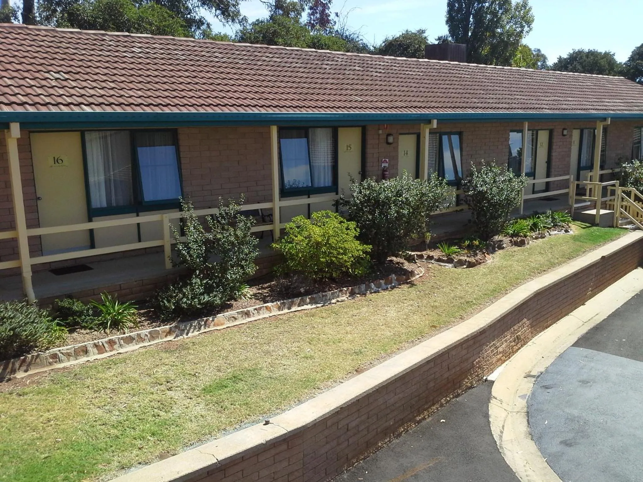 Property building in Hideaway Motor Inn