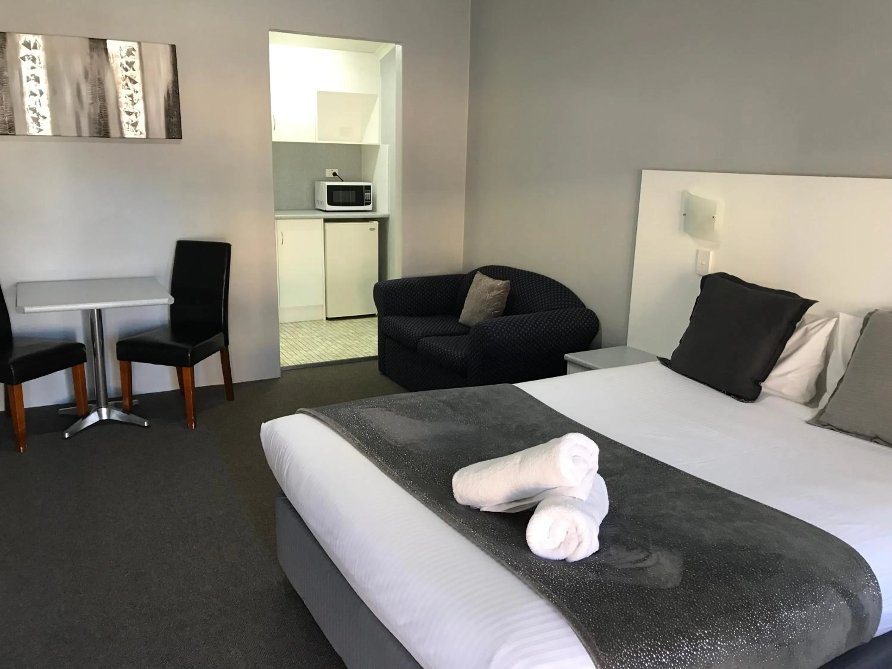 Kitchen or kitchenette in Hideaway Motor Inn