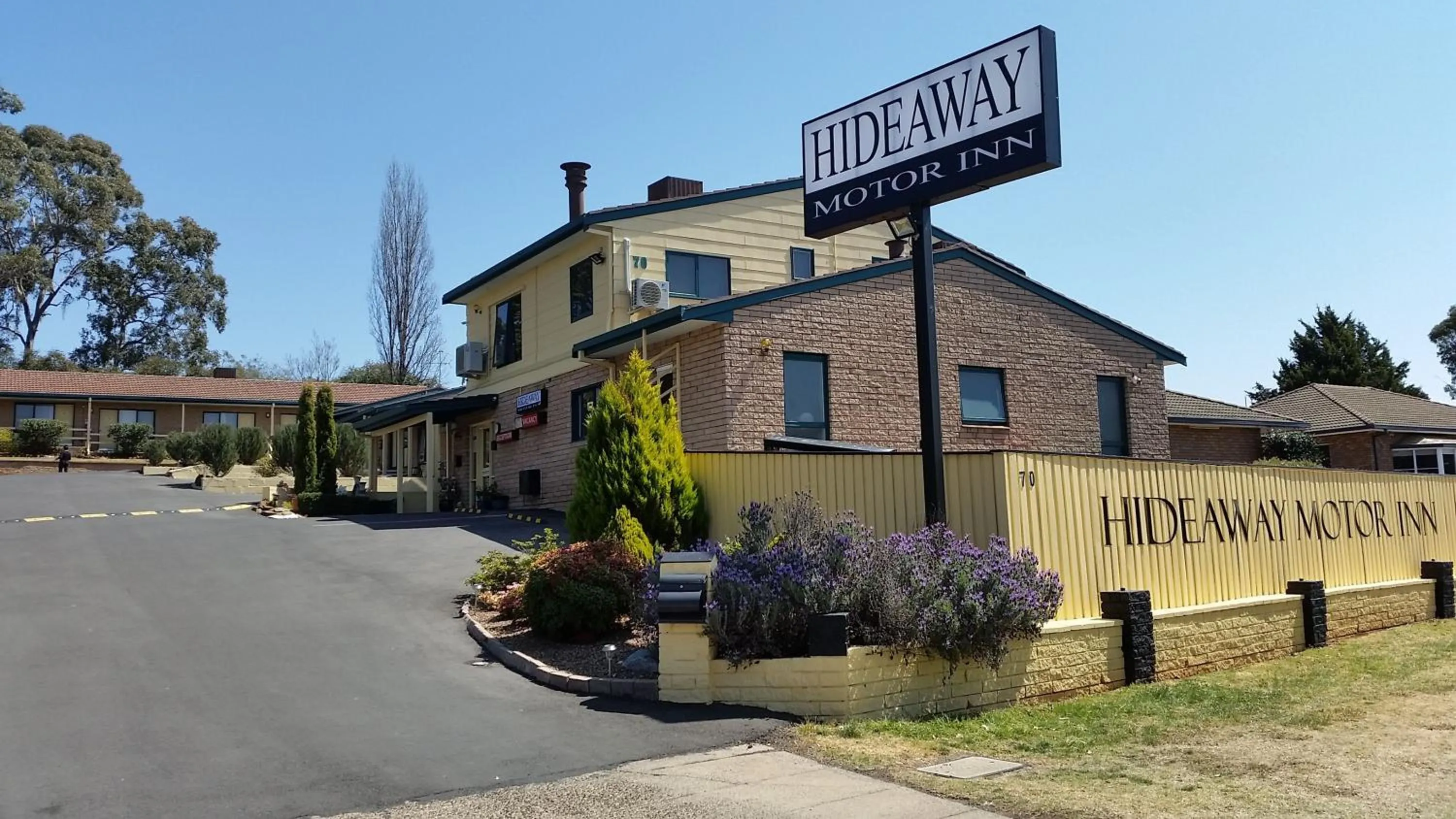 Facade/entrance in Hideaway Motor Inn