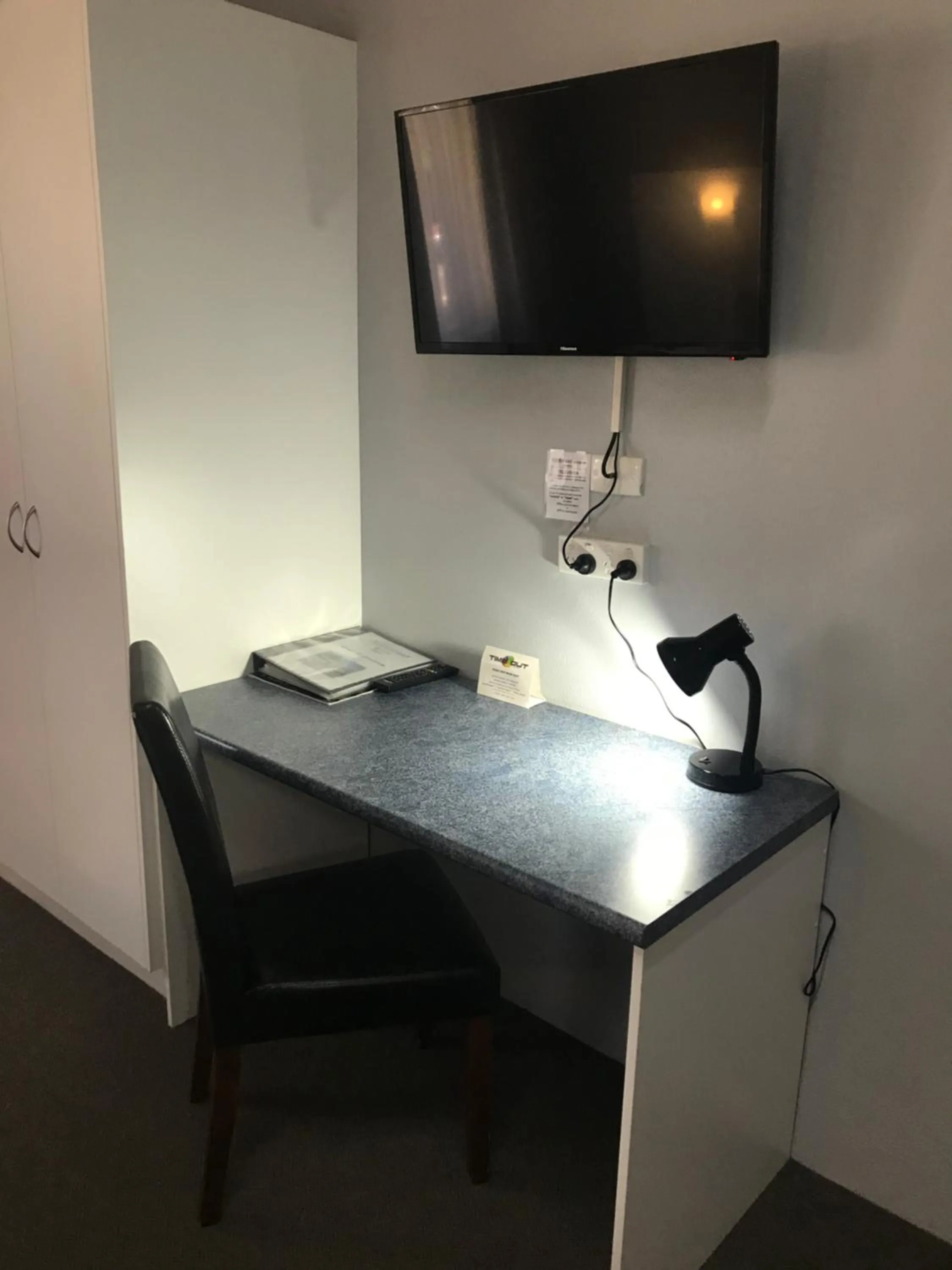 TV and multimedia in Hideaway Motor Inn