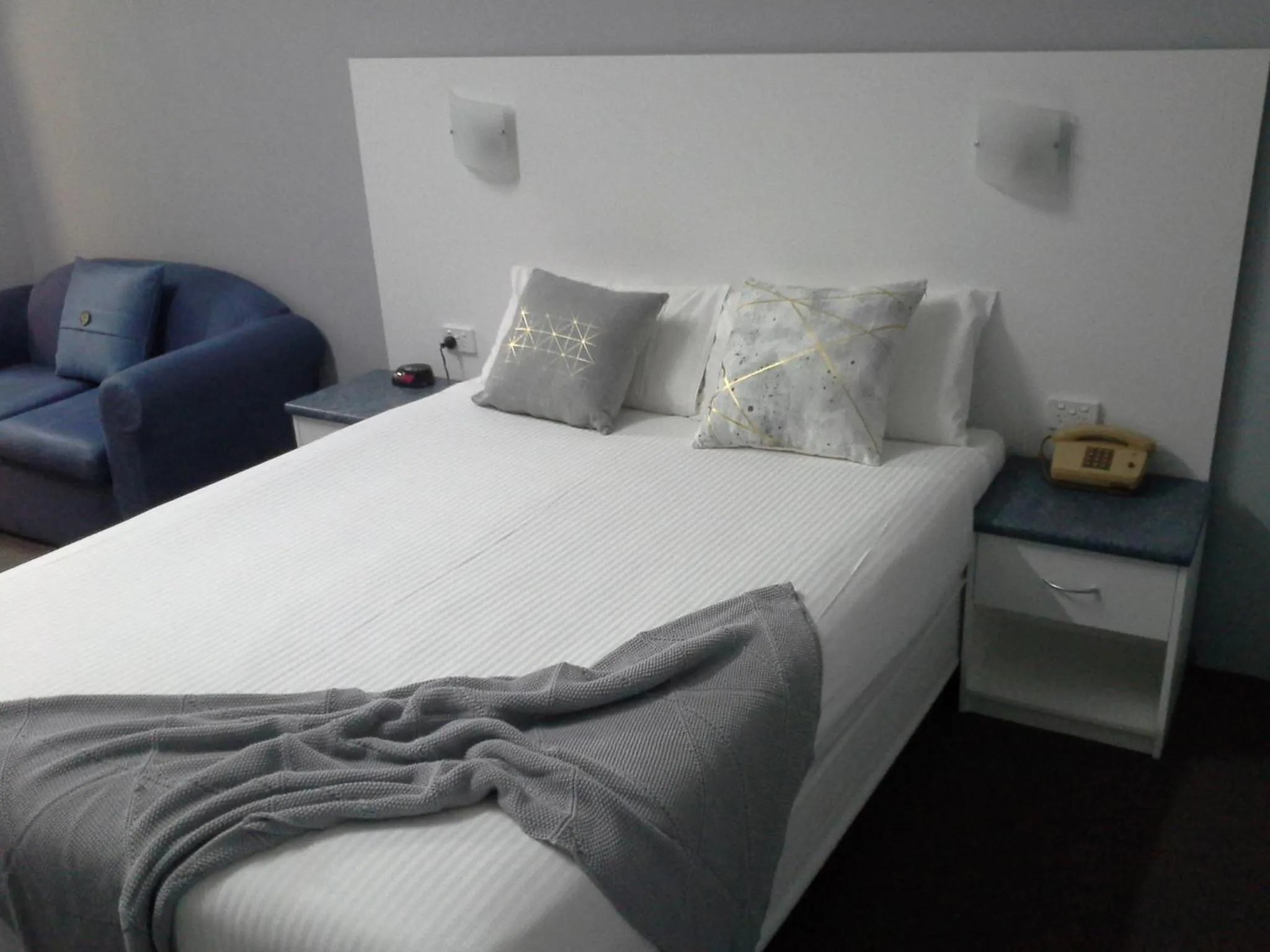 Photo of the whole room, Bed in Hideaway Motor Inn