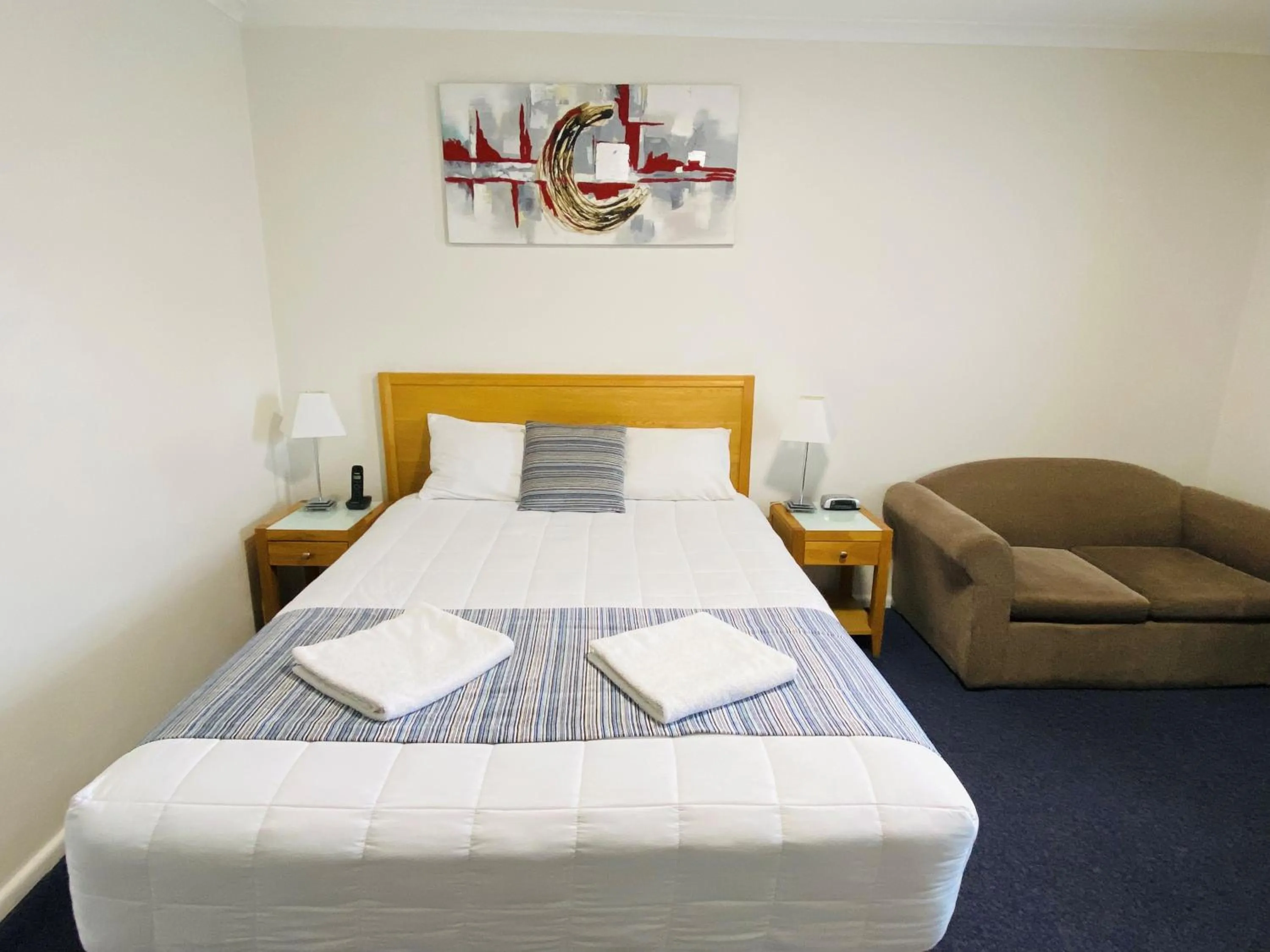 Bed in Colonial Lodge Motor Inn