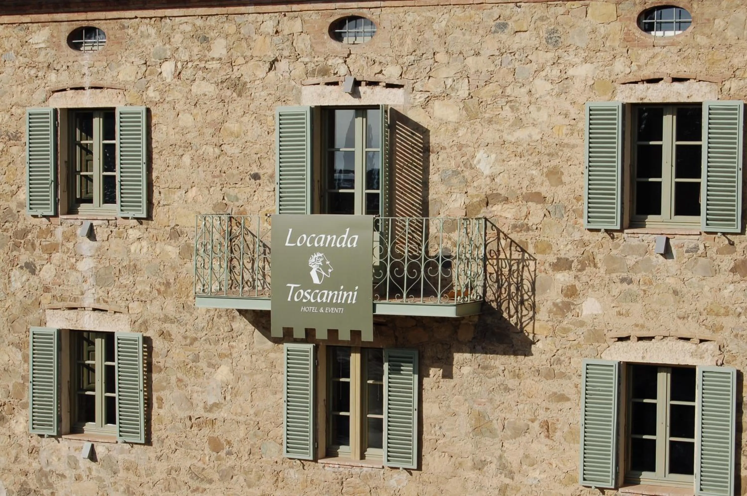 Facade/entrance in B&B Locanda Toscanini