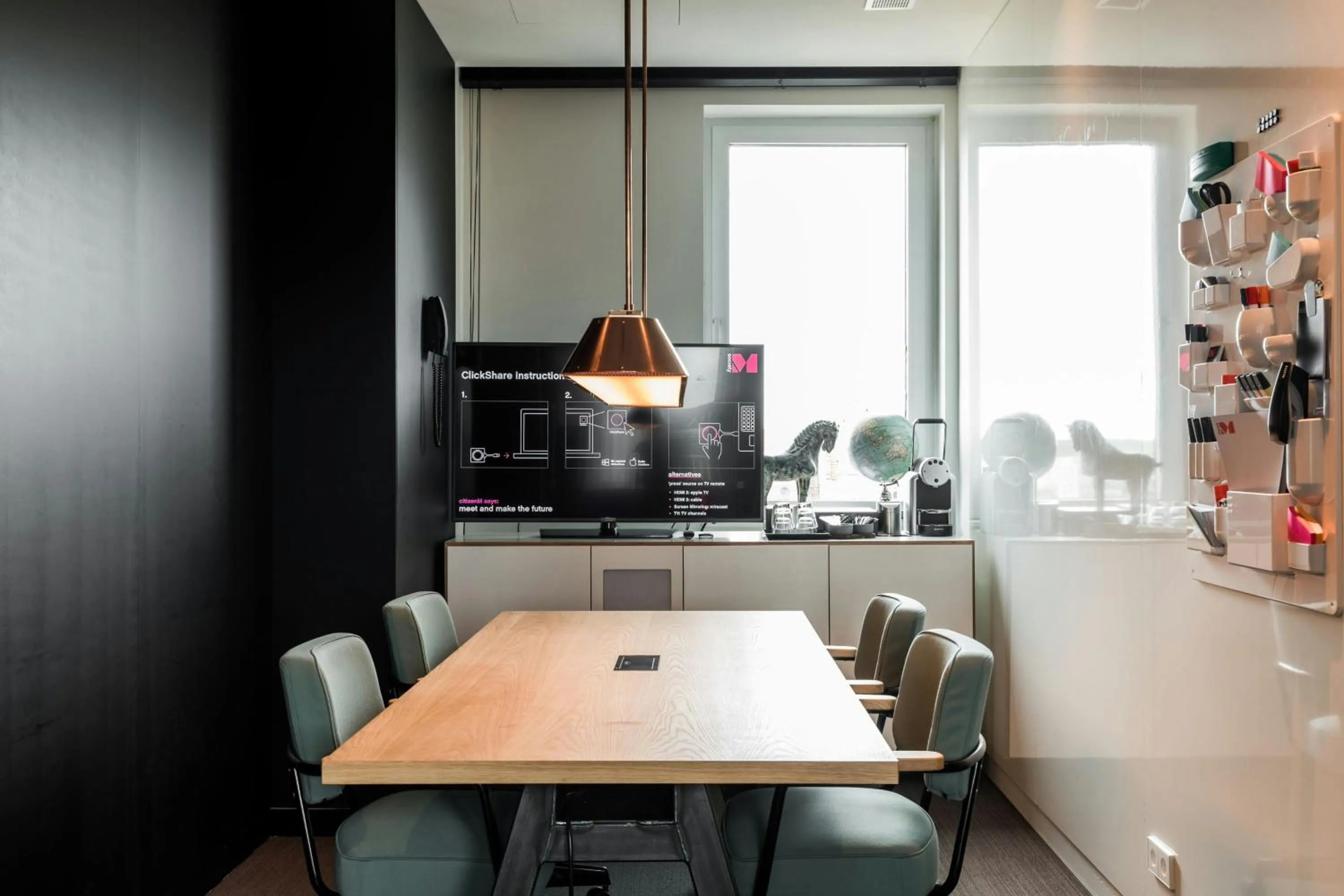 Meeting/conference room in citizenM Copenhagen Radhuspladsen