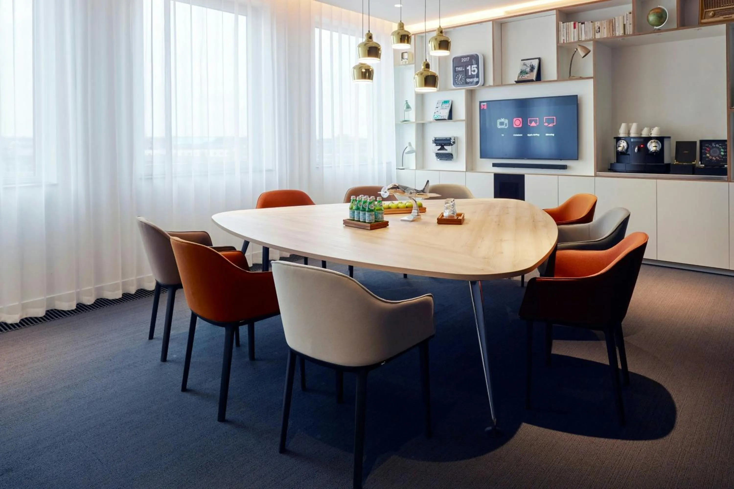 Meeting/conference room in citizenM Copenhagen Radhuspladsen