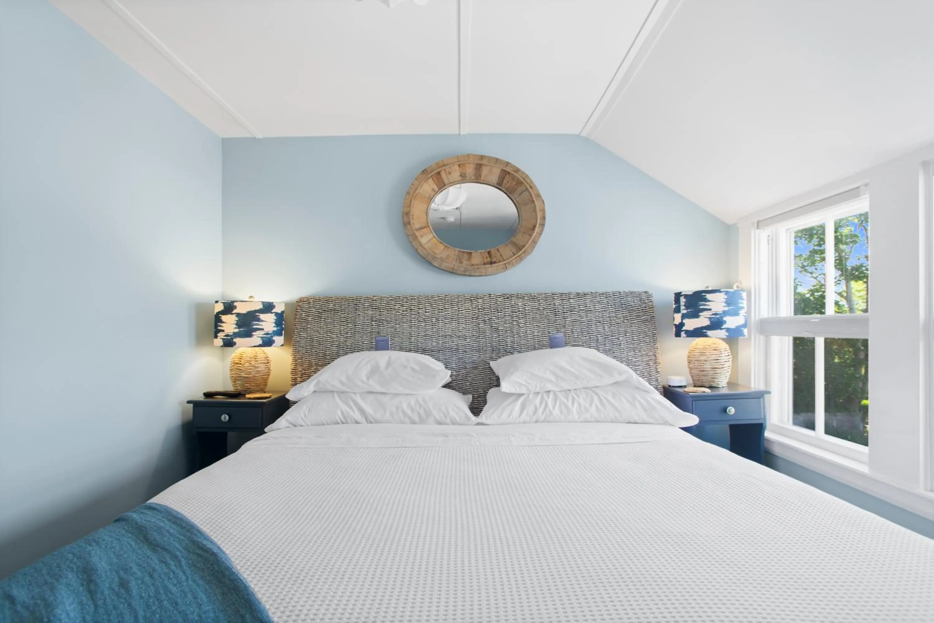 Photo of the whole room, Bed in Carlisle House Inn