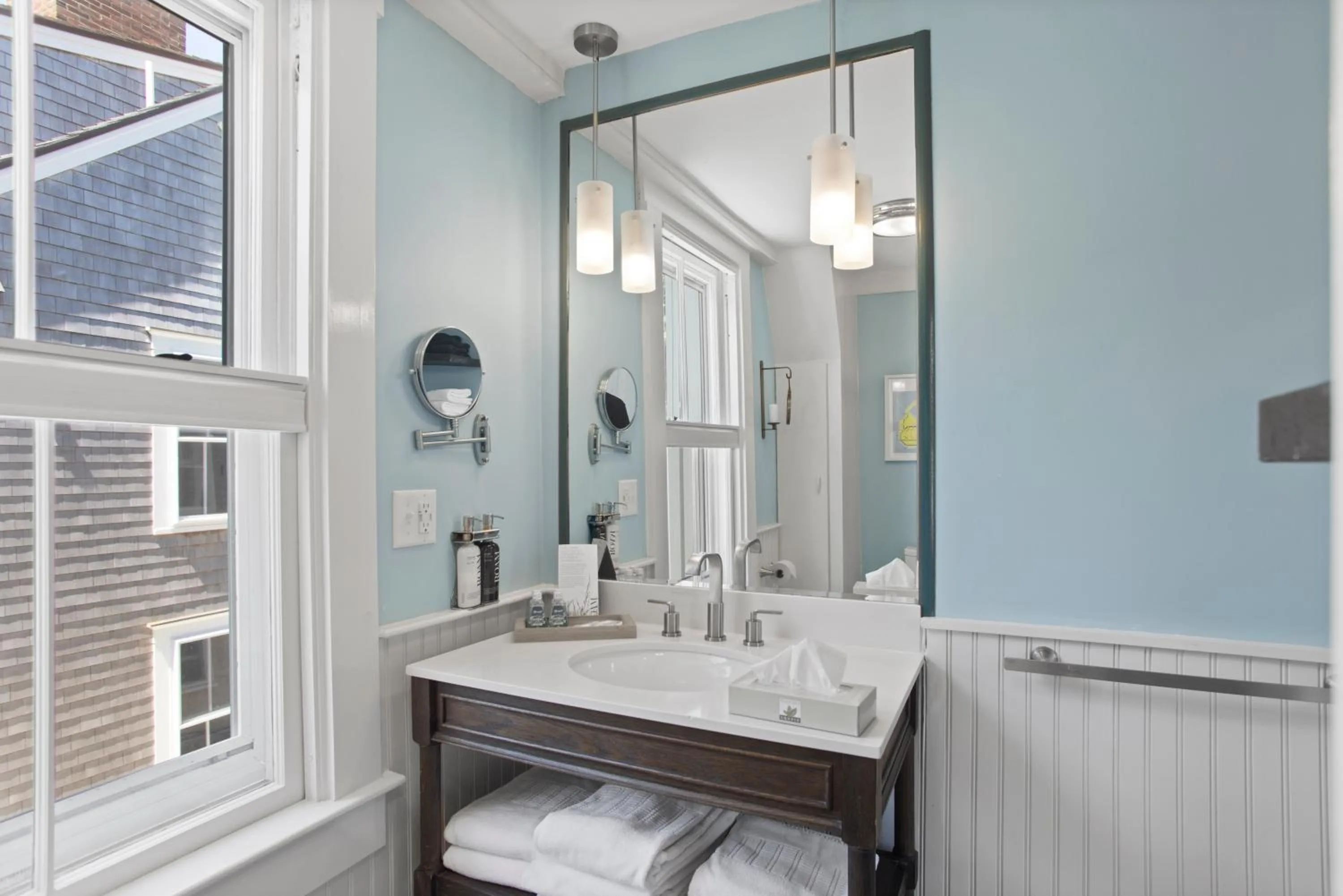Bathroom in Carlisle House Inn