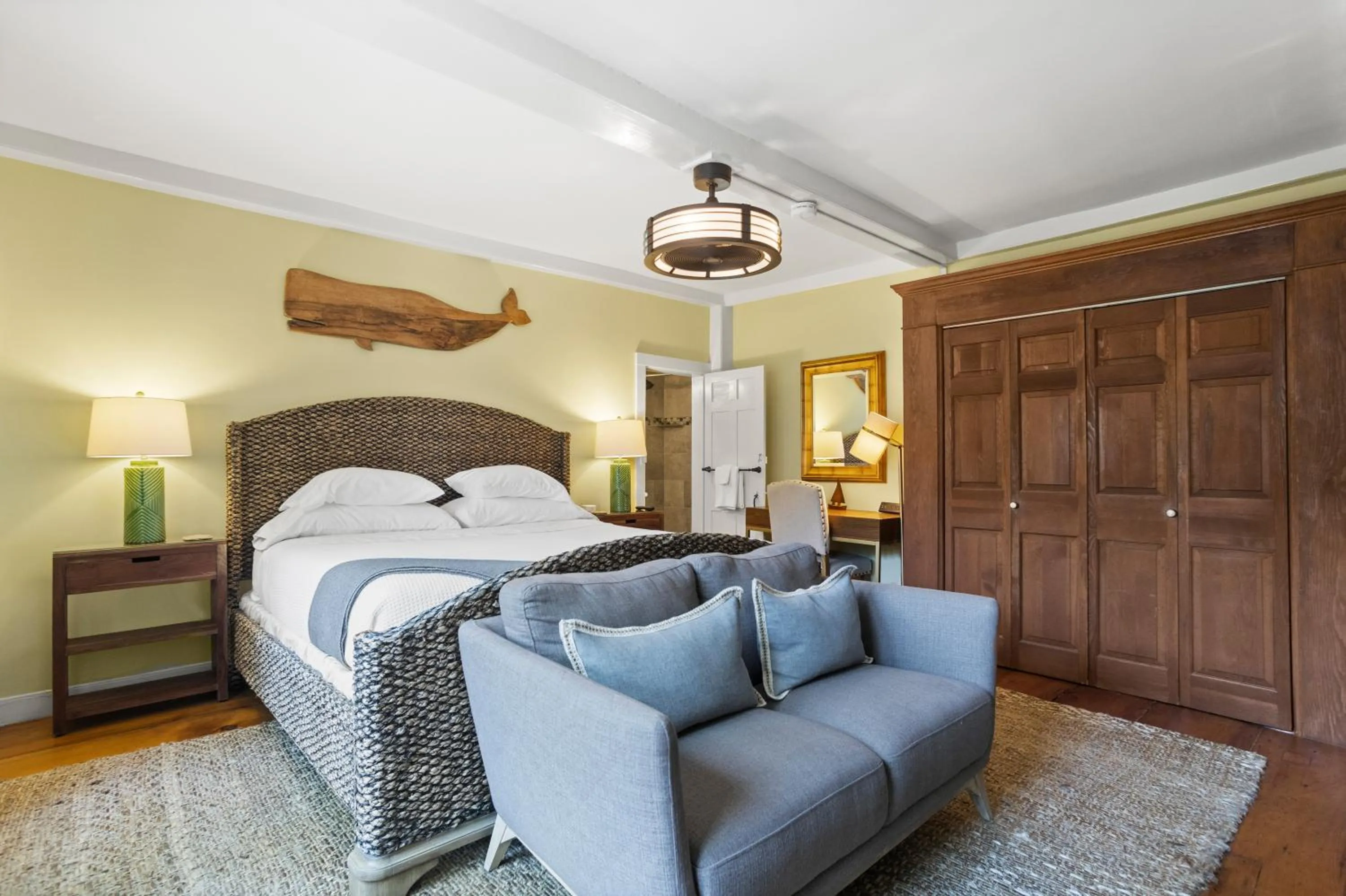 Photo of the whole room, Bed in Carlisle House Inn