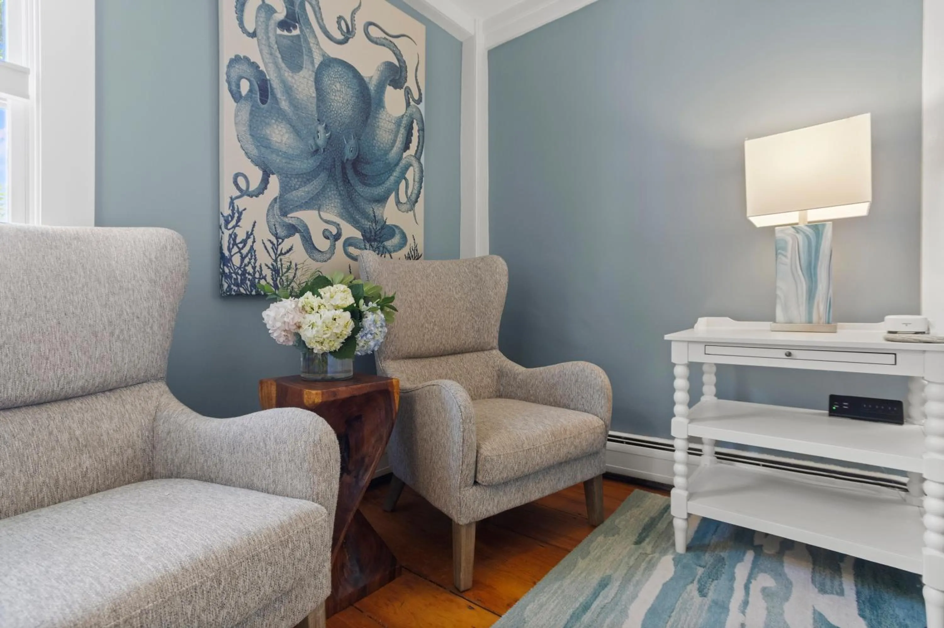Seating area in Carlisle House Inn