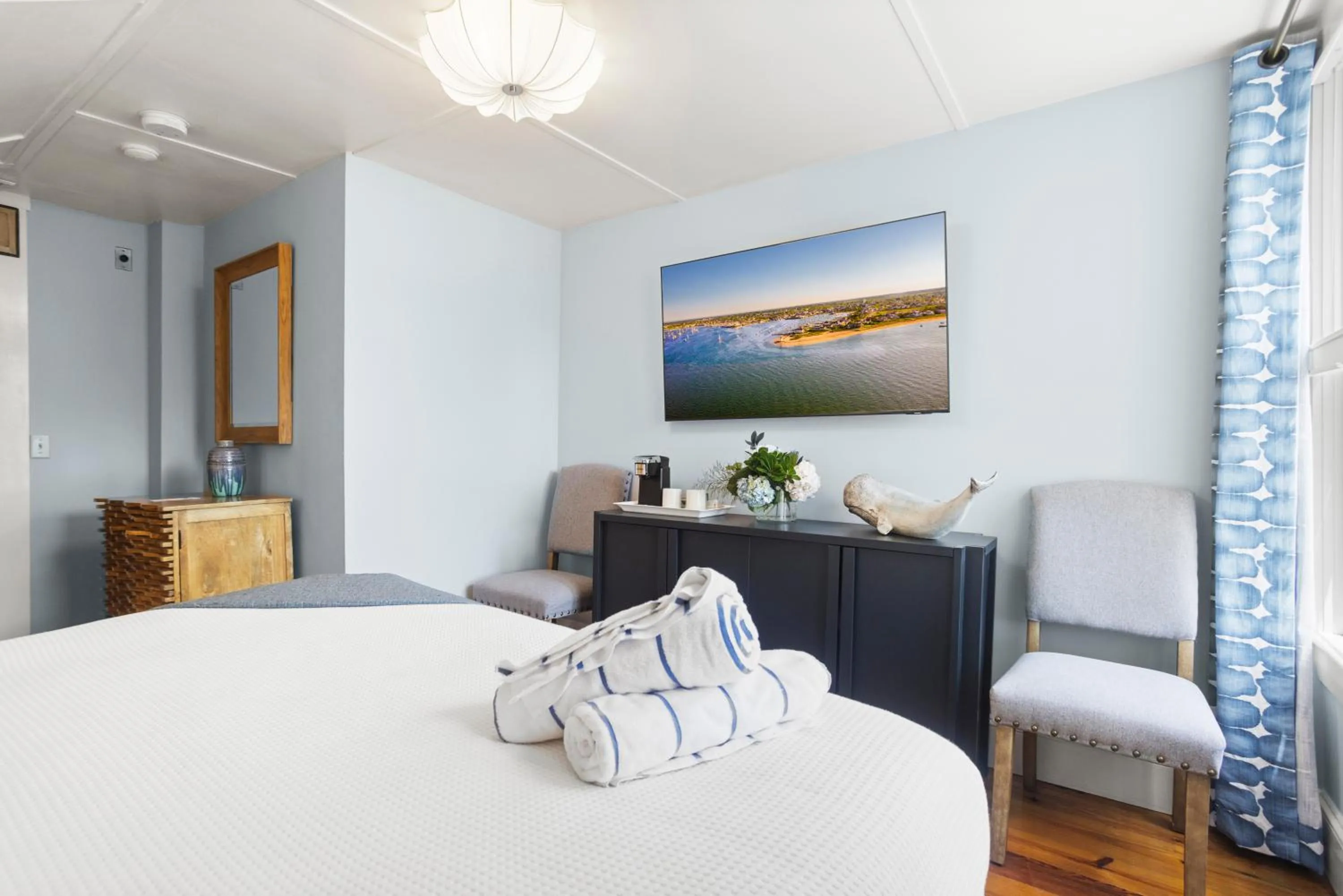 Bedroom, Bed in Carlisle House Inn