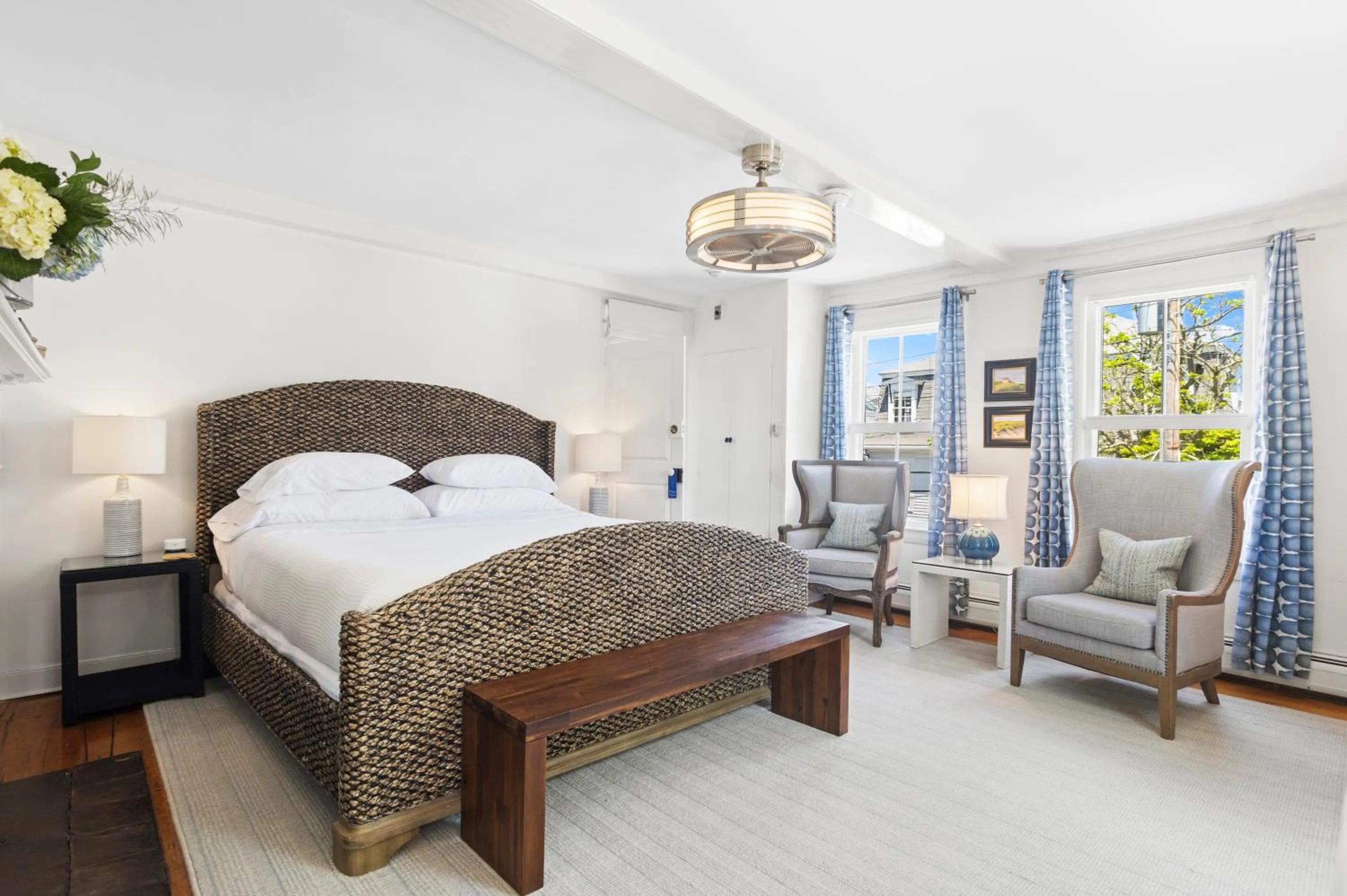 Photo of the whole room, Bed in Carlisle House Inn