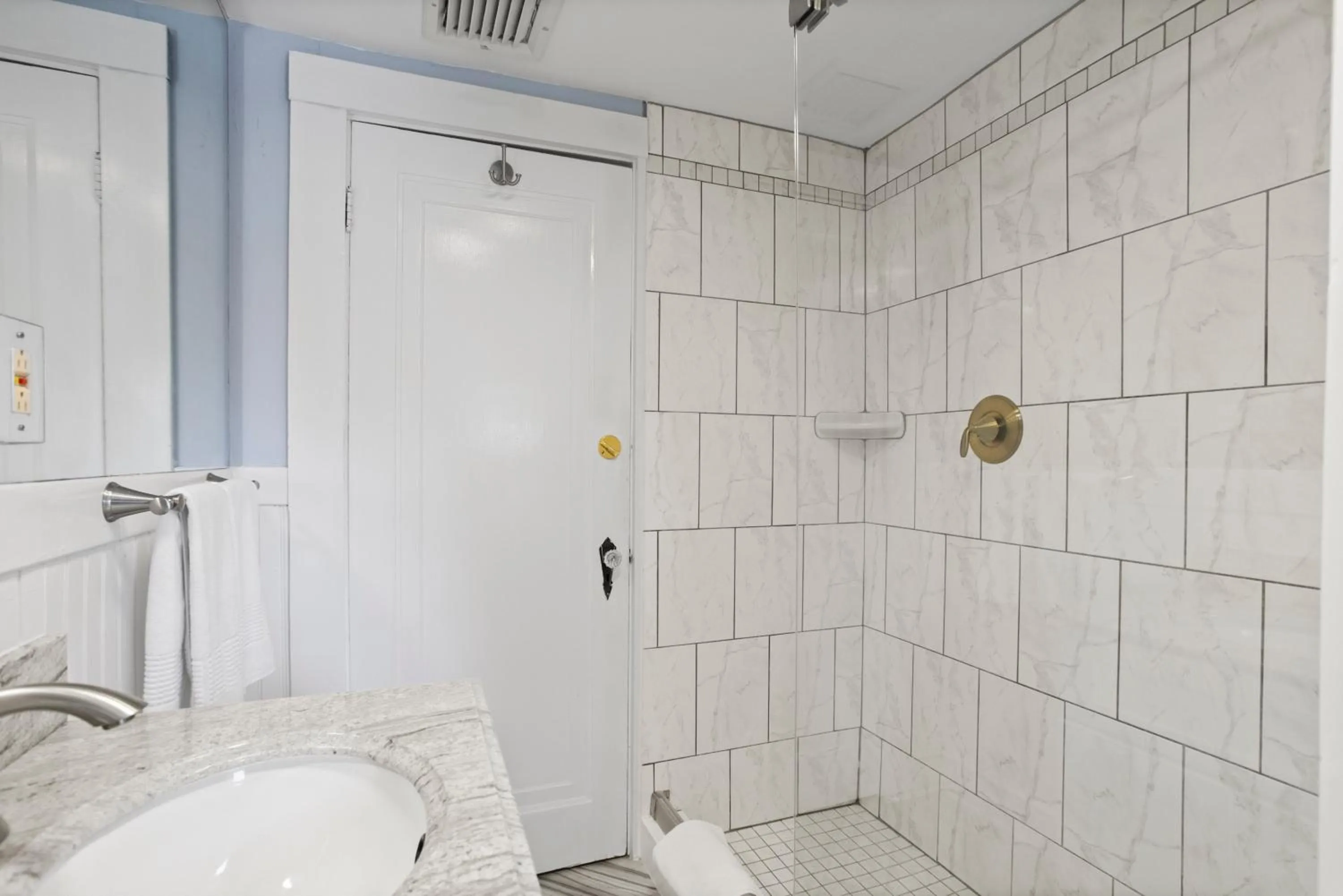 Bathroom in Carlisle House Inn