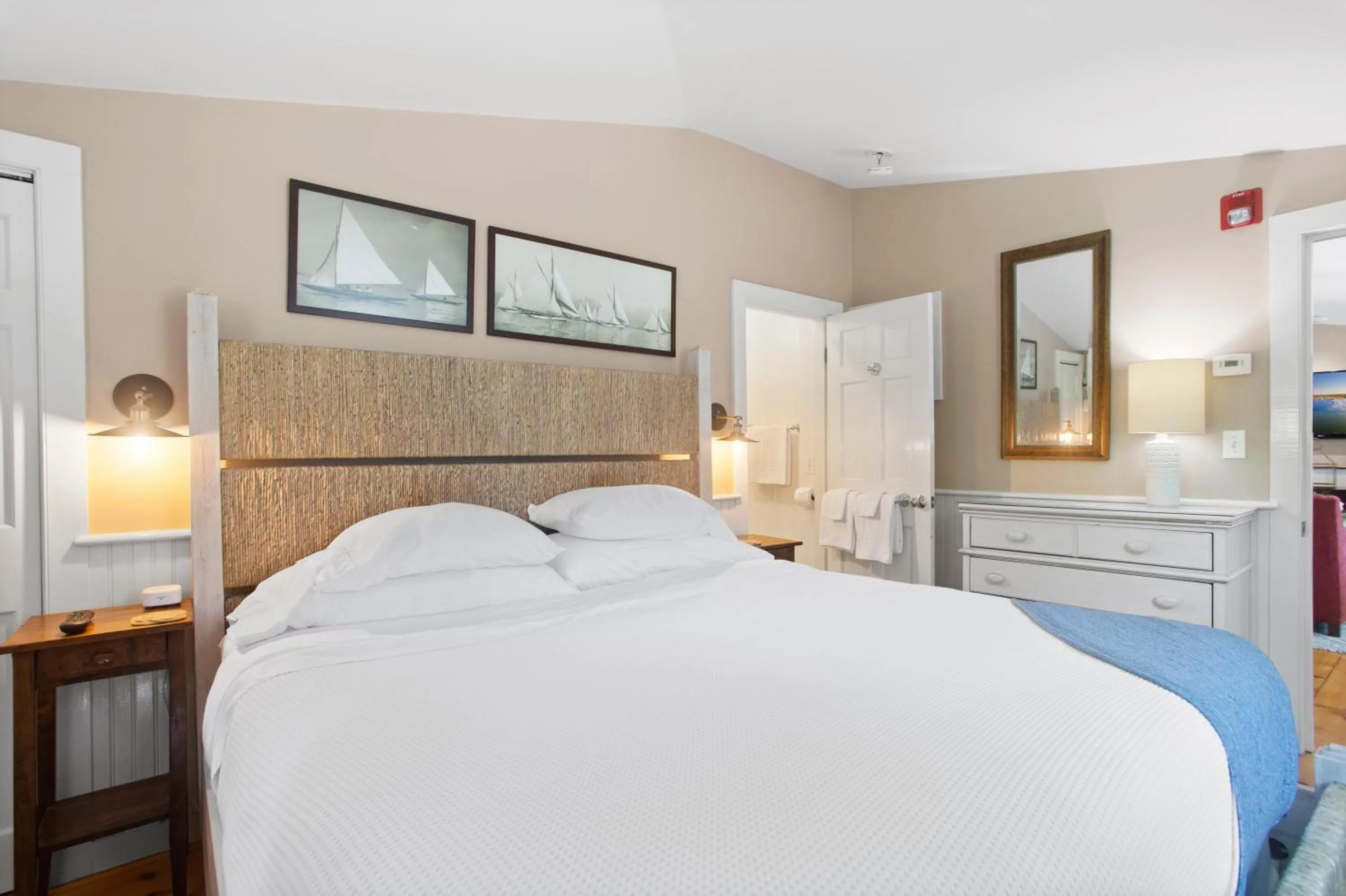 Bedroom, Bed in Carlisle House Inn