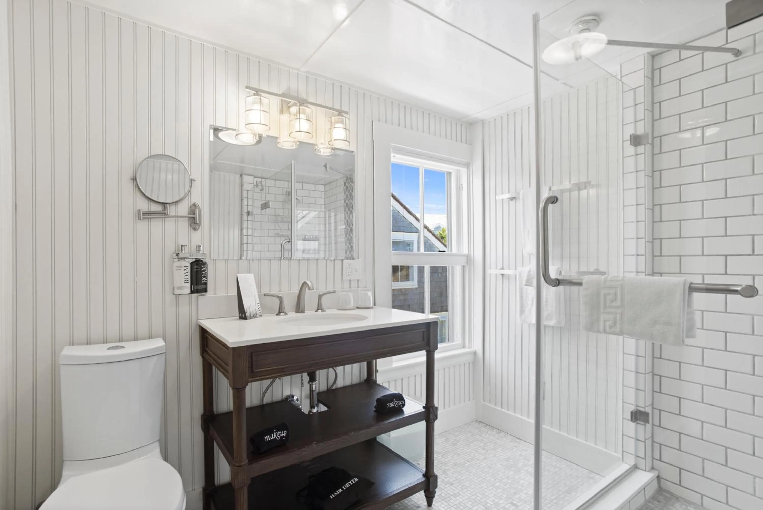 Shower in Carlisle House Inn