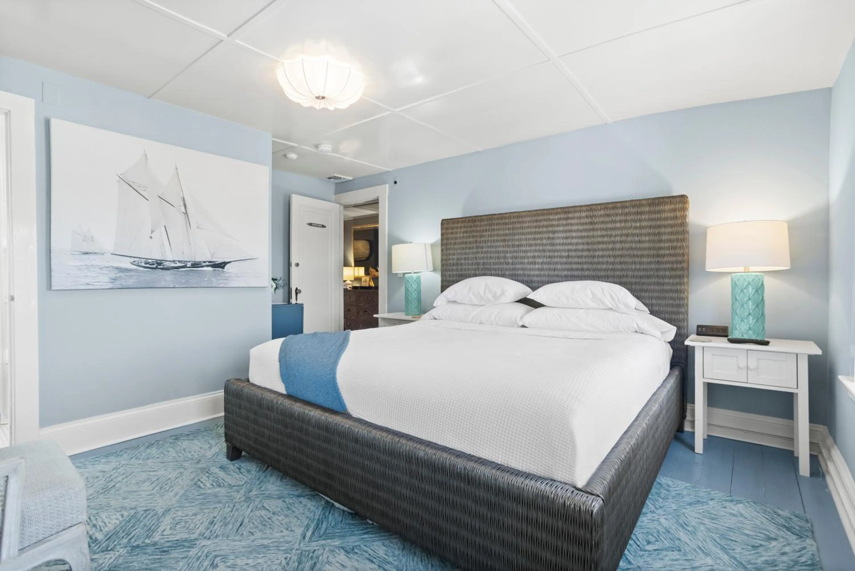 Bed in Carlisle House Inn