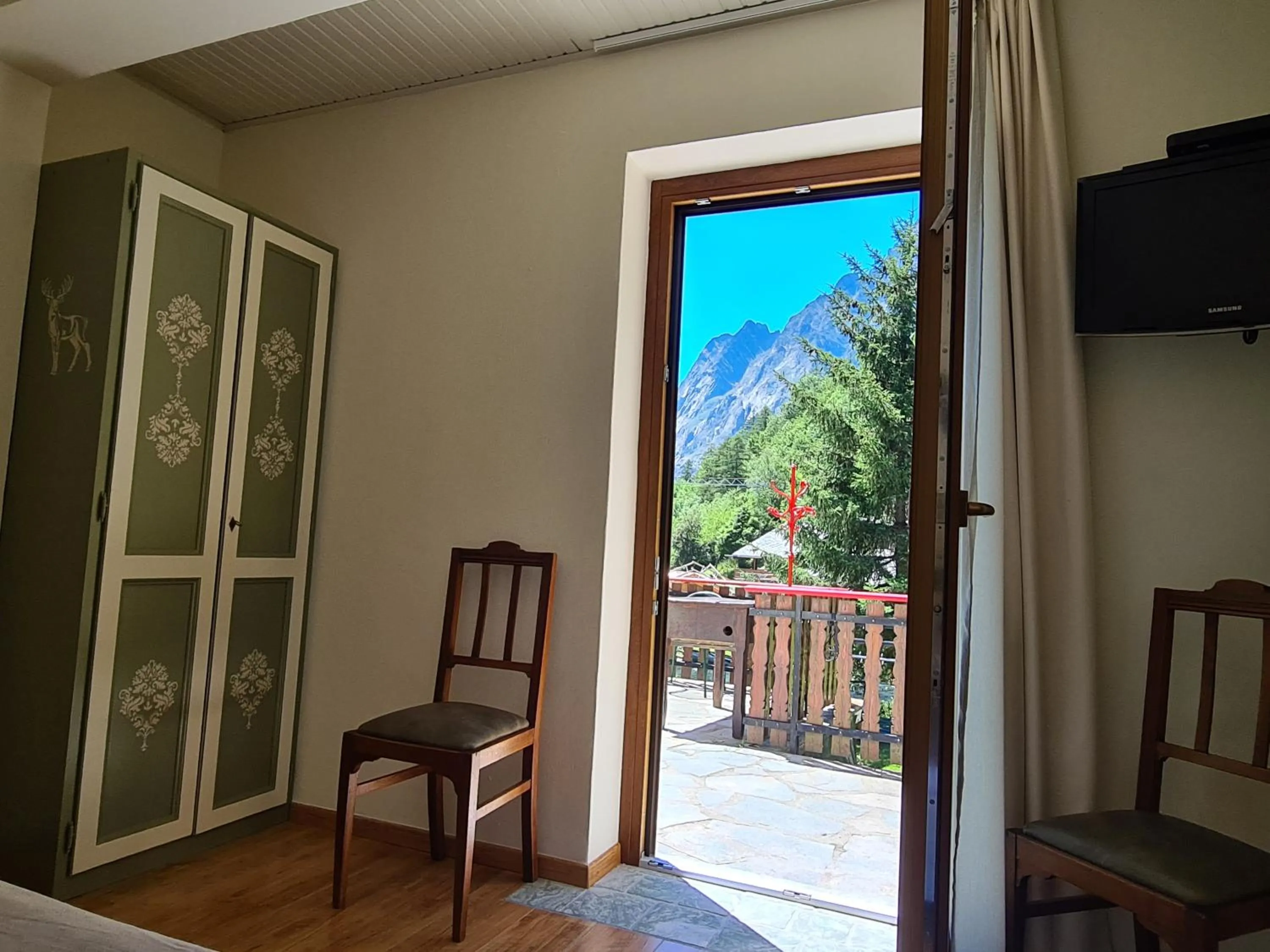 Garden view in Hotel Dente Del Gigante