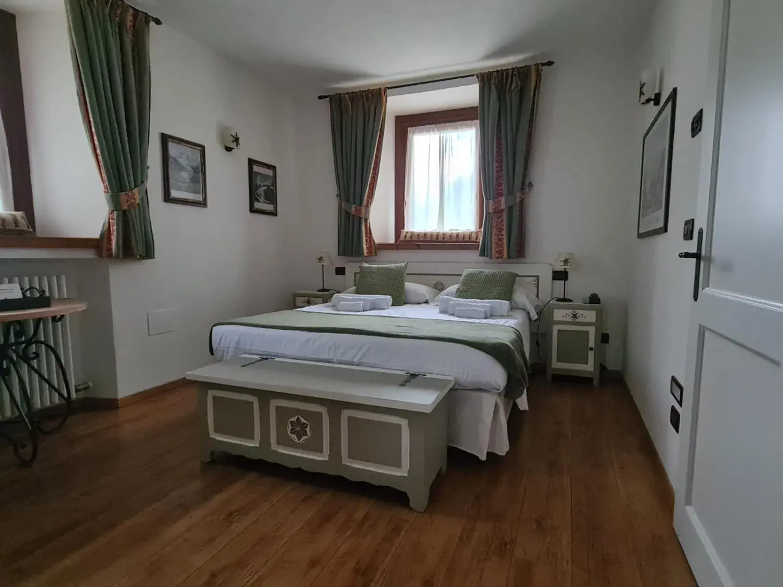 Double Room in Hotel Dente Del Gigante Double Room in Hotel Dente Del Gigante