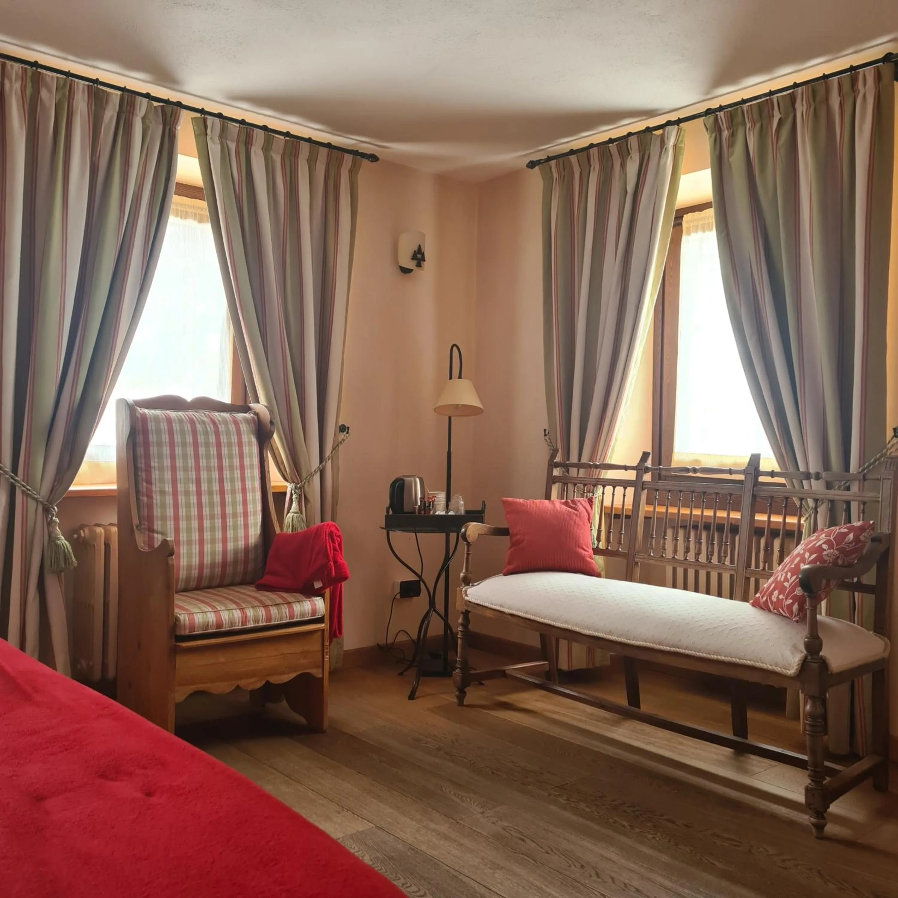 Living room, Bed in Hotel Dente Del Gigante