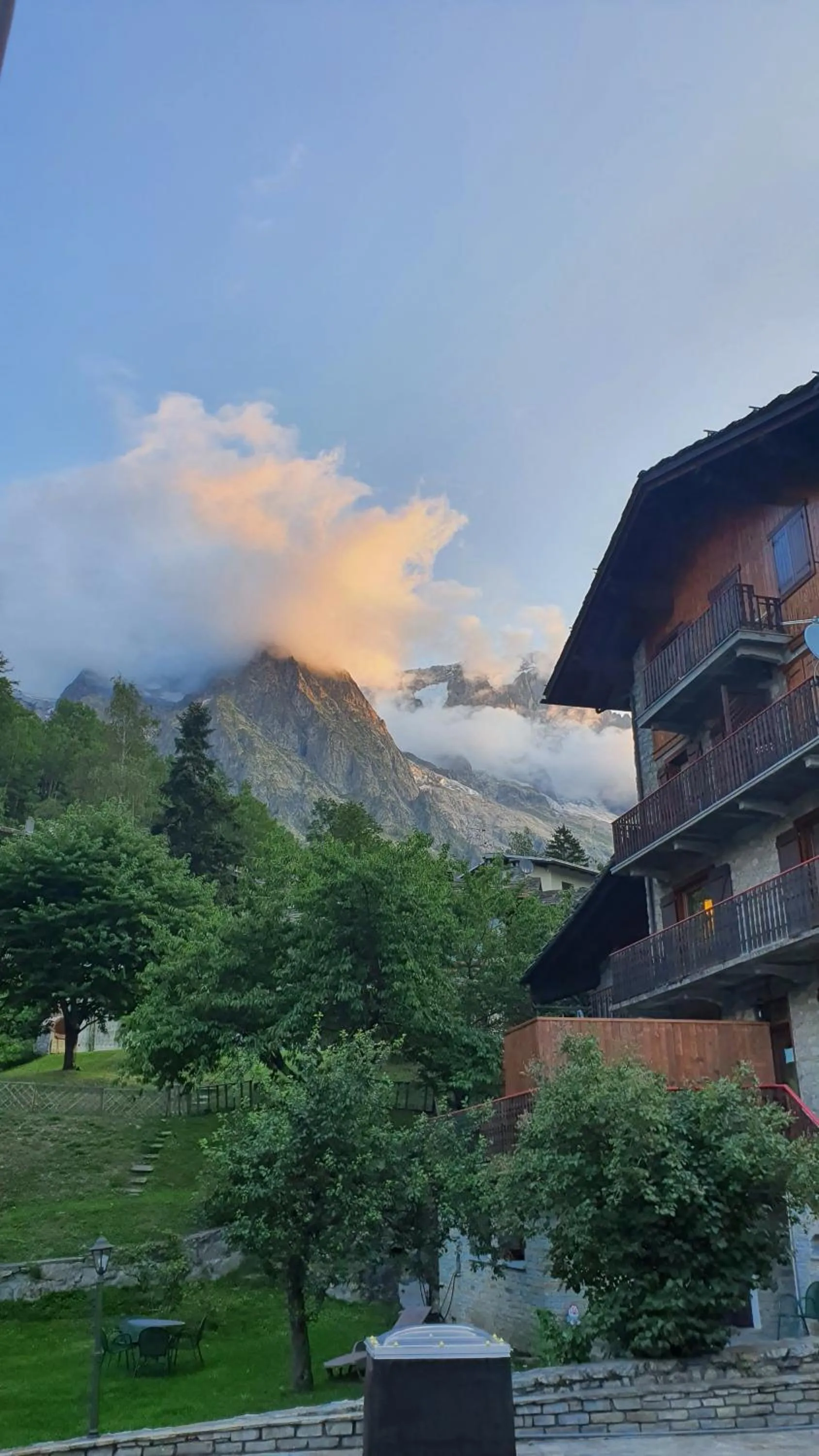 Property building in Hotel Dente Del Gigante