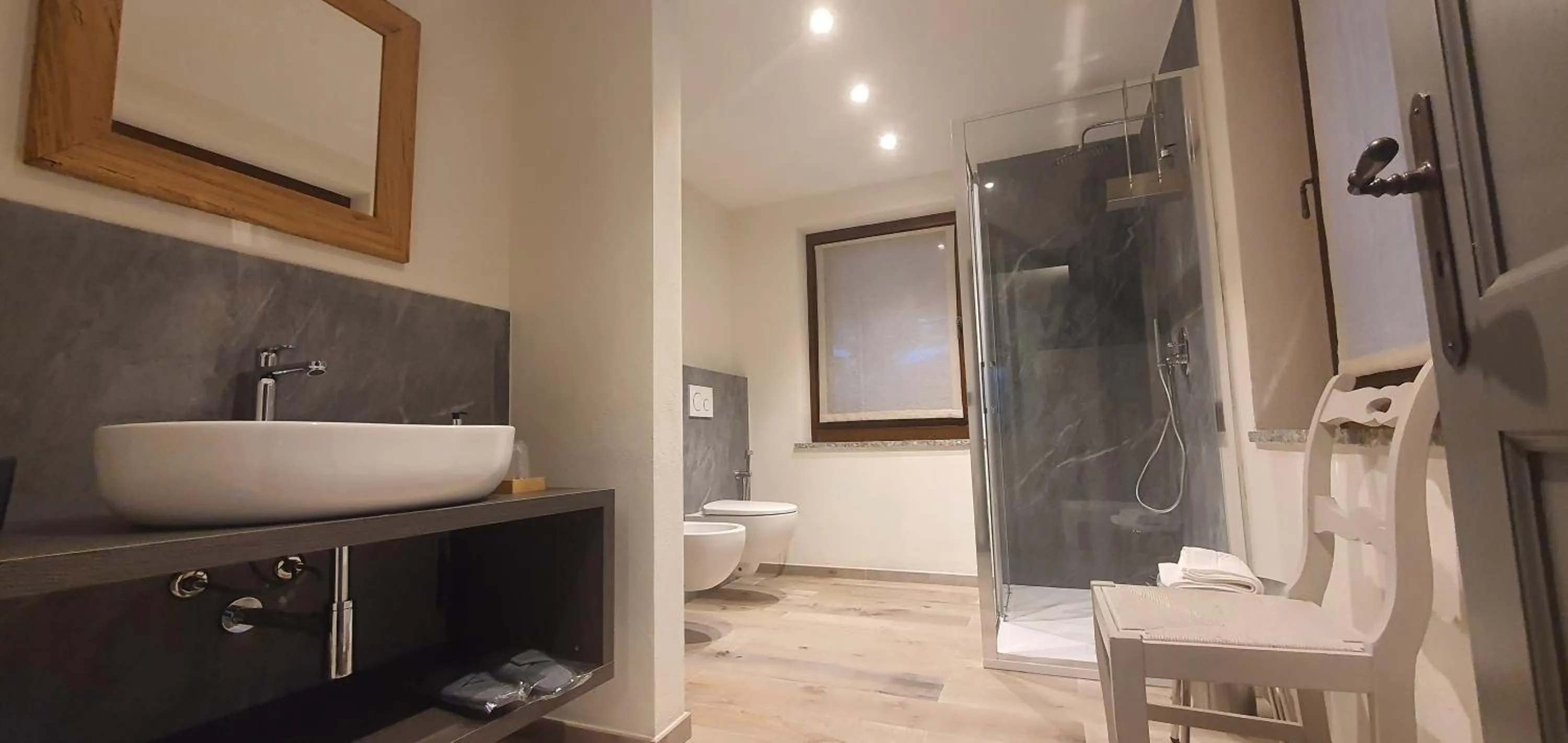 Shower in Hotel Dente Del Gigante